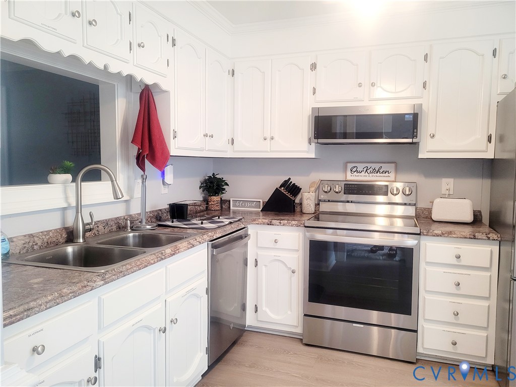 320 Middle Oaks Dr — photo