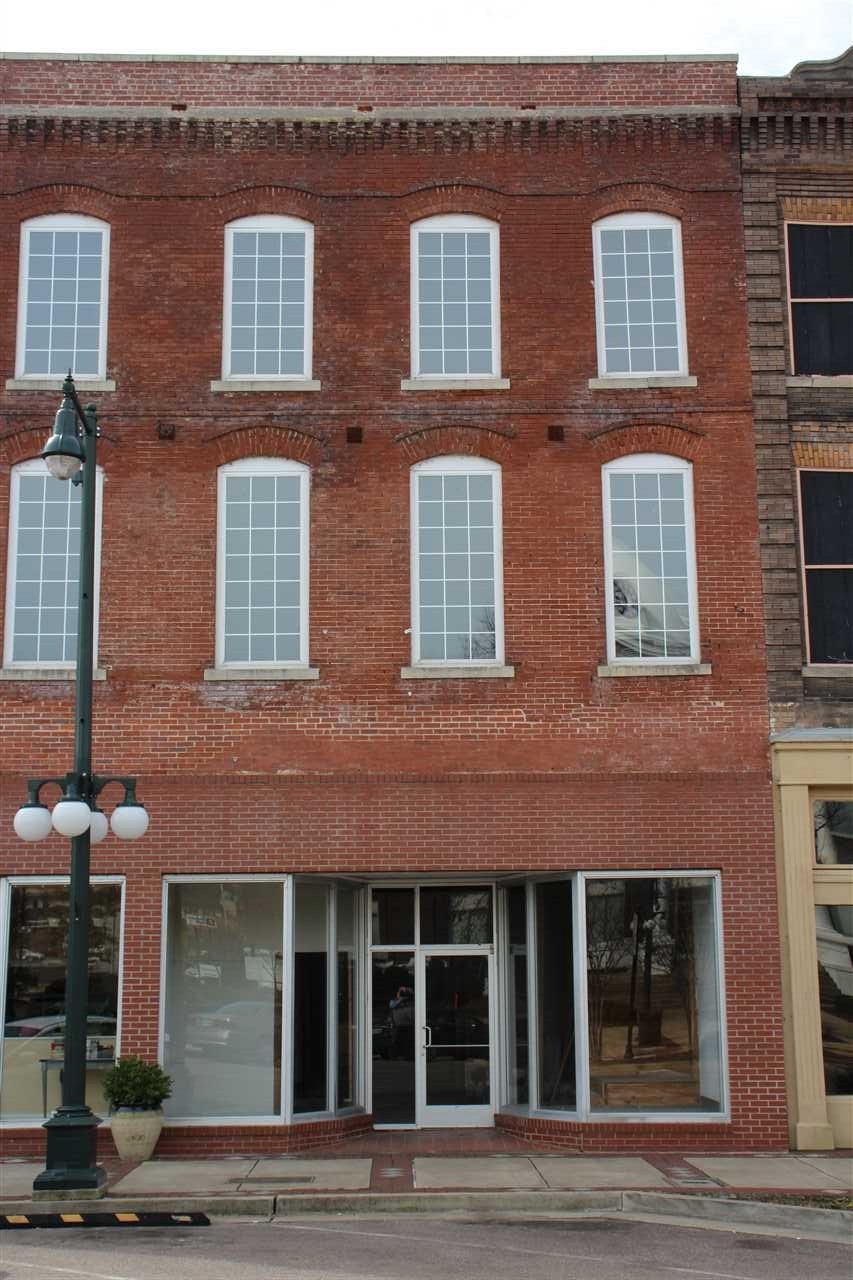 109 W Market Street — photo