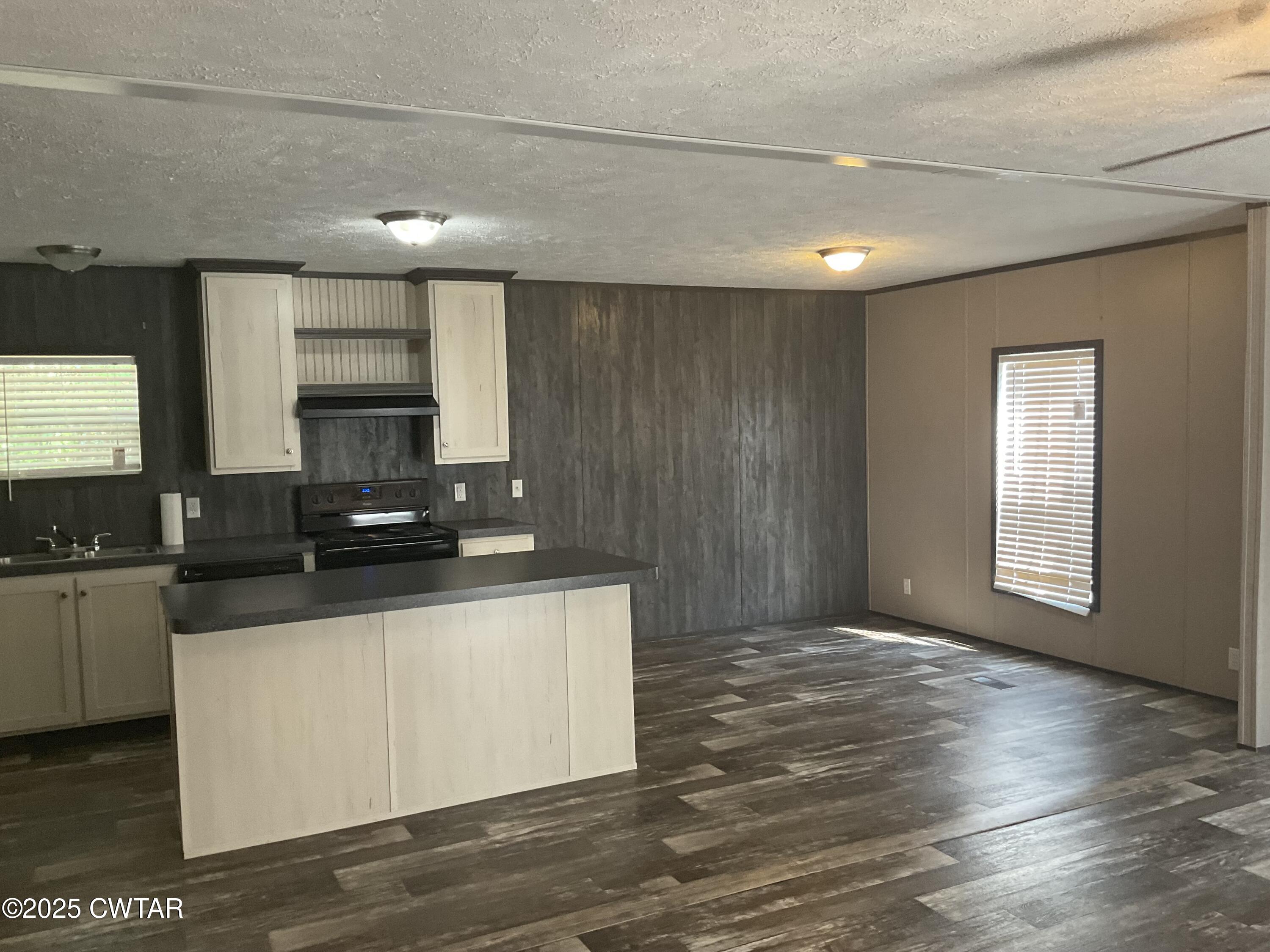 124 Webb Street — photo
