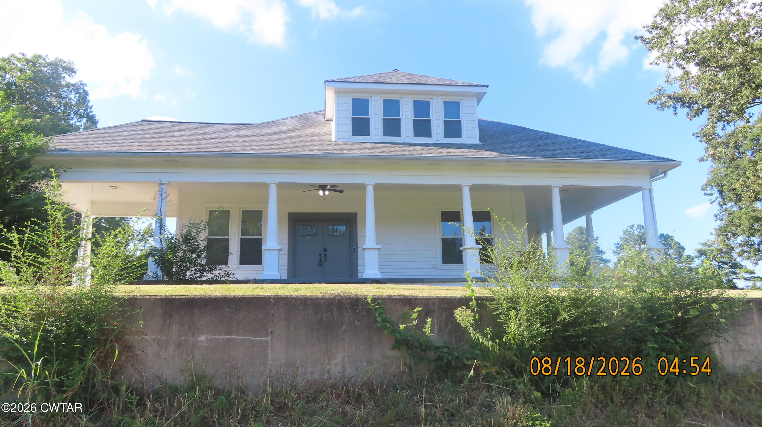 200 E College Street — photo