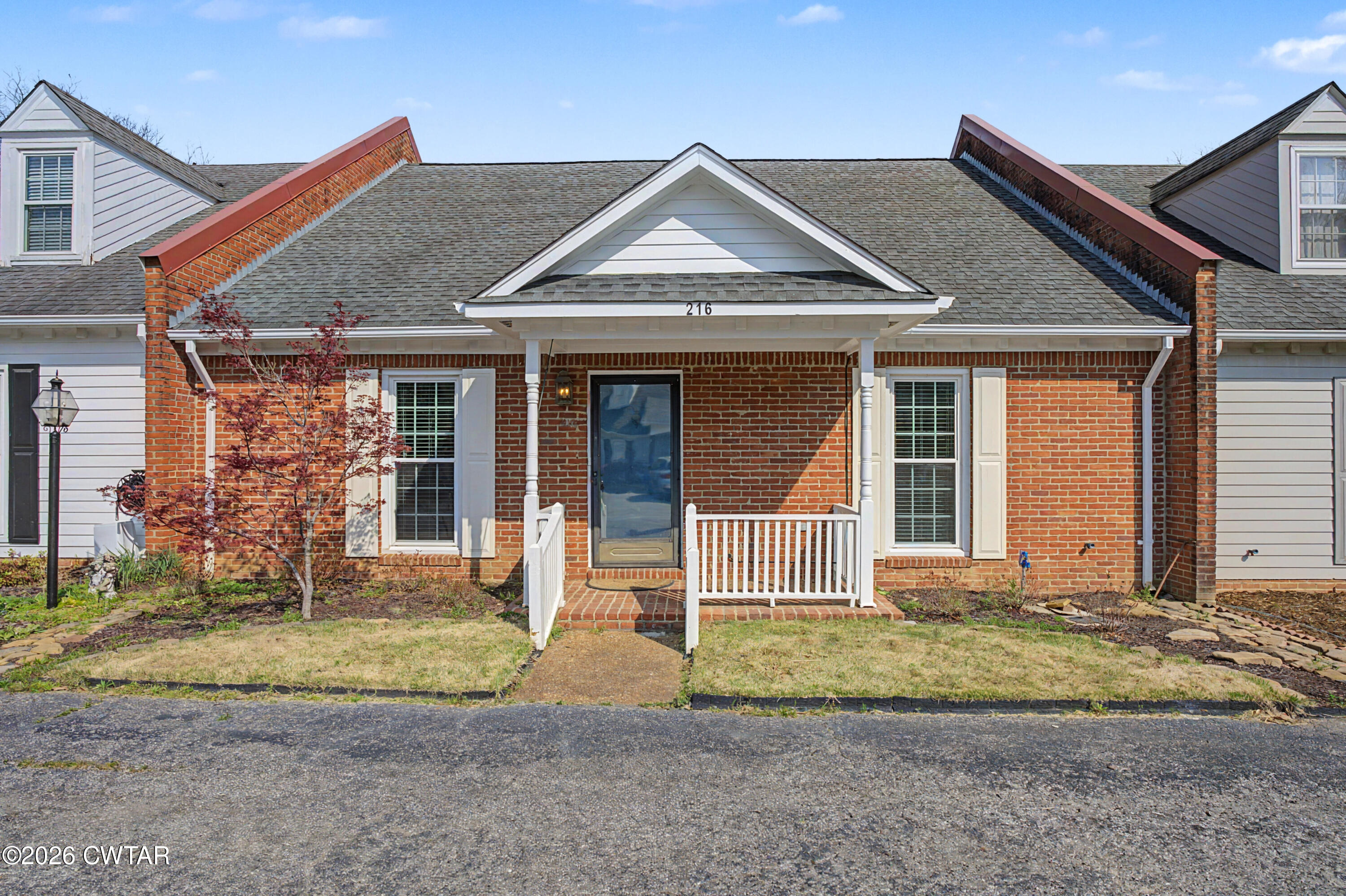 216 Cromwell Square S — photo