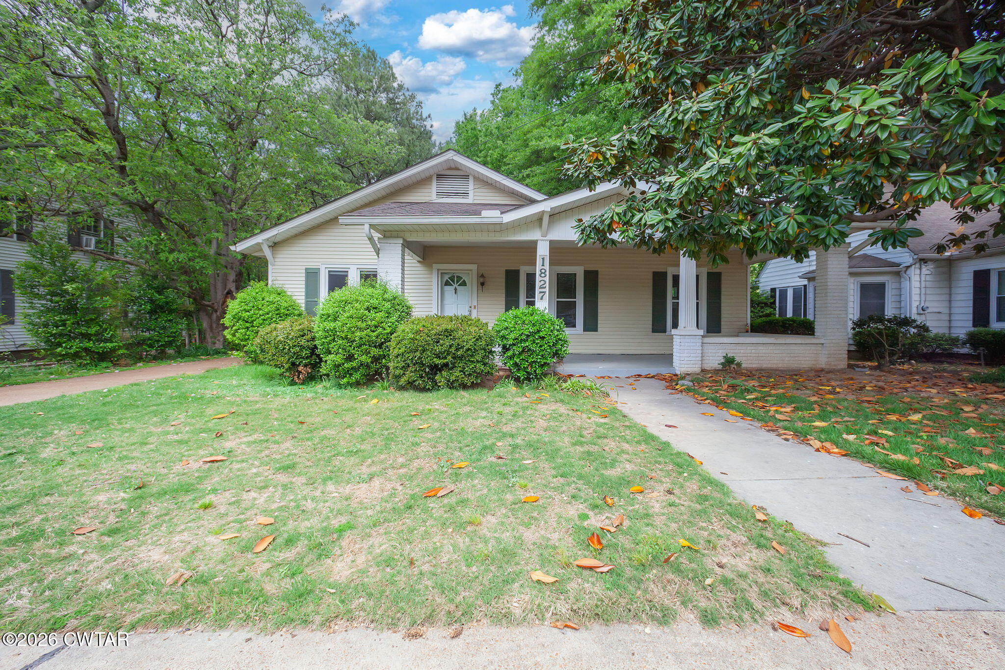 1827 E Maple Street — photo