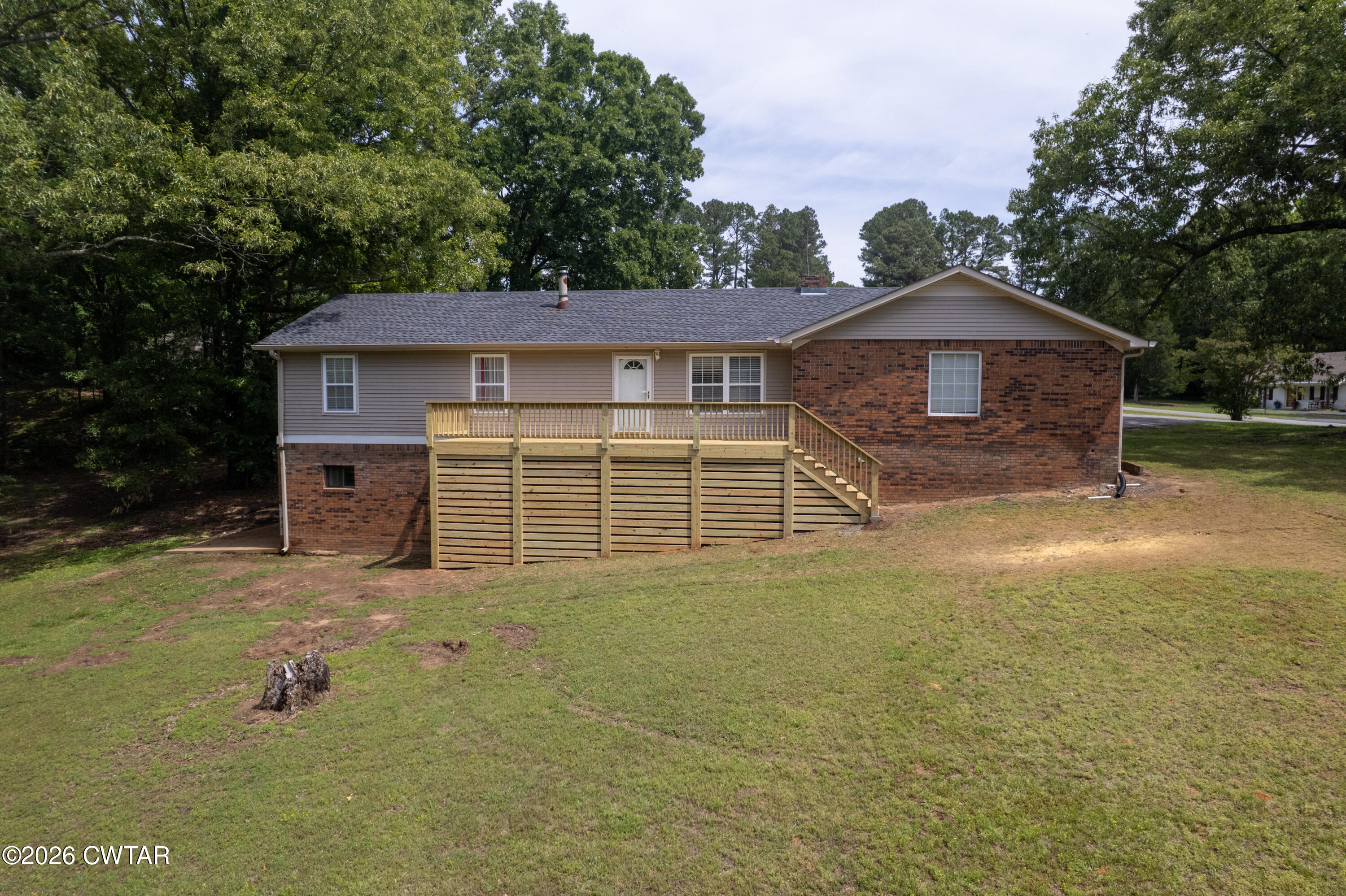 363 Lakewood Drive E — photo