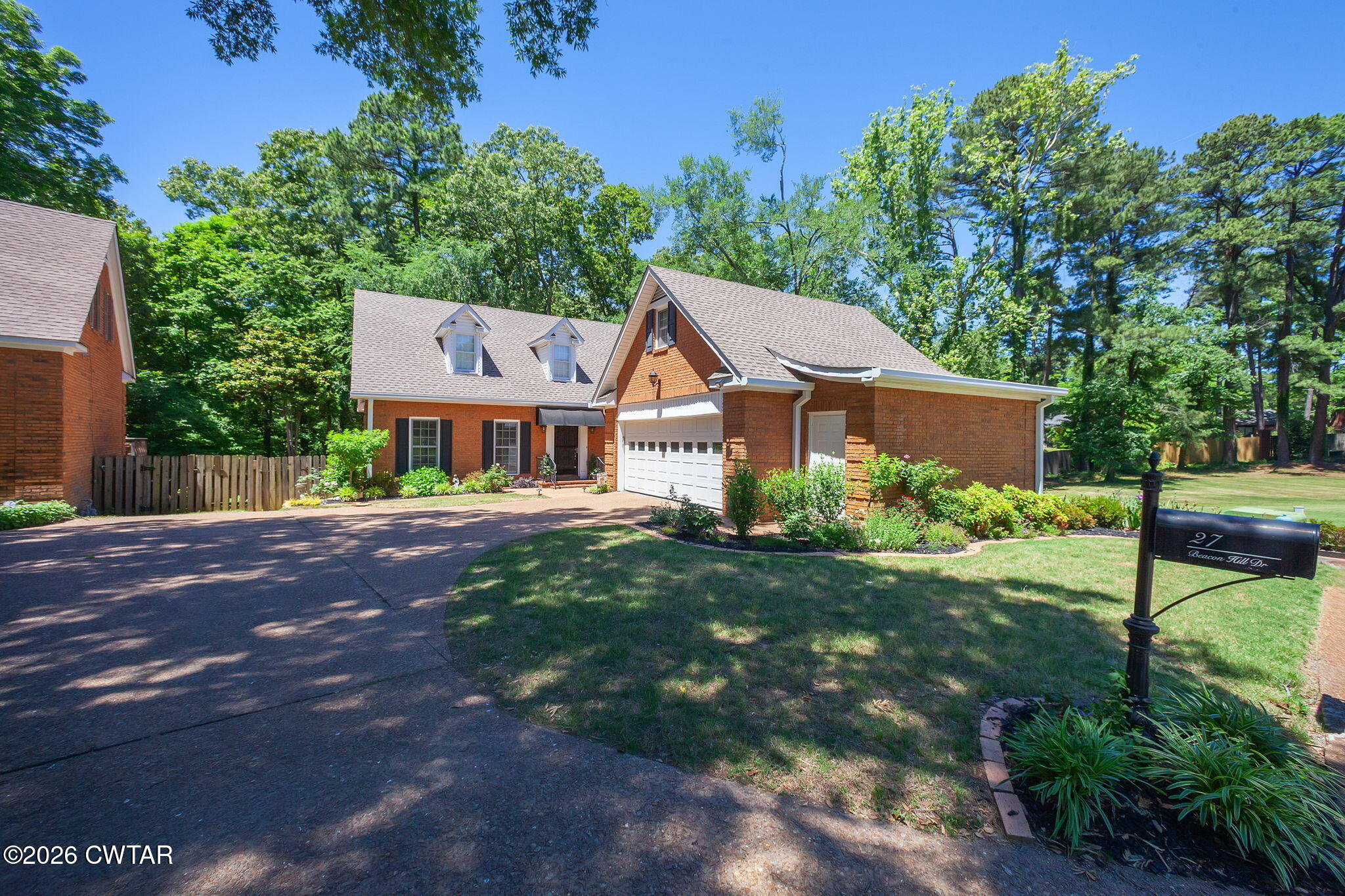 27 Beacon Hill Drive — photo