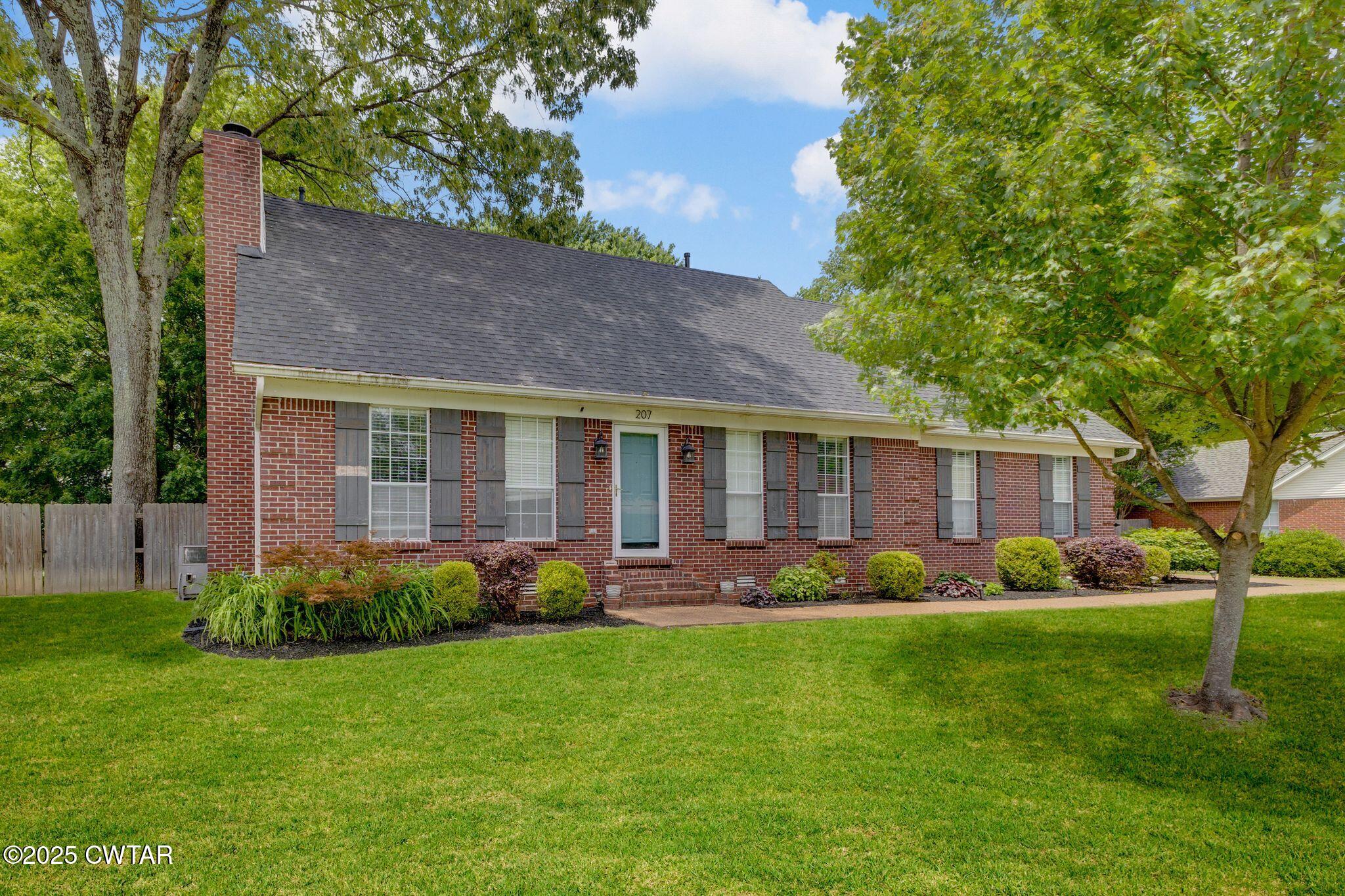 207 Foxworth Drive — photo