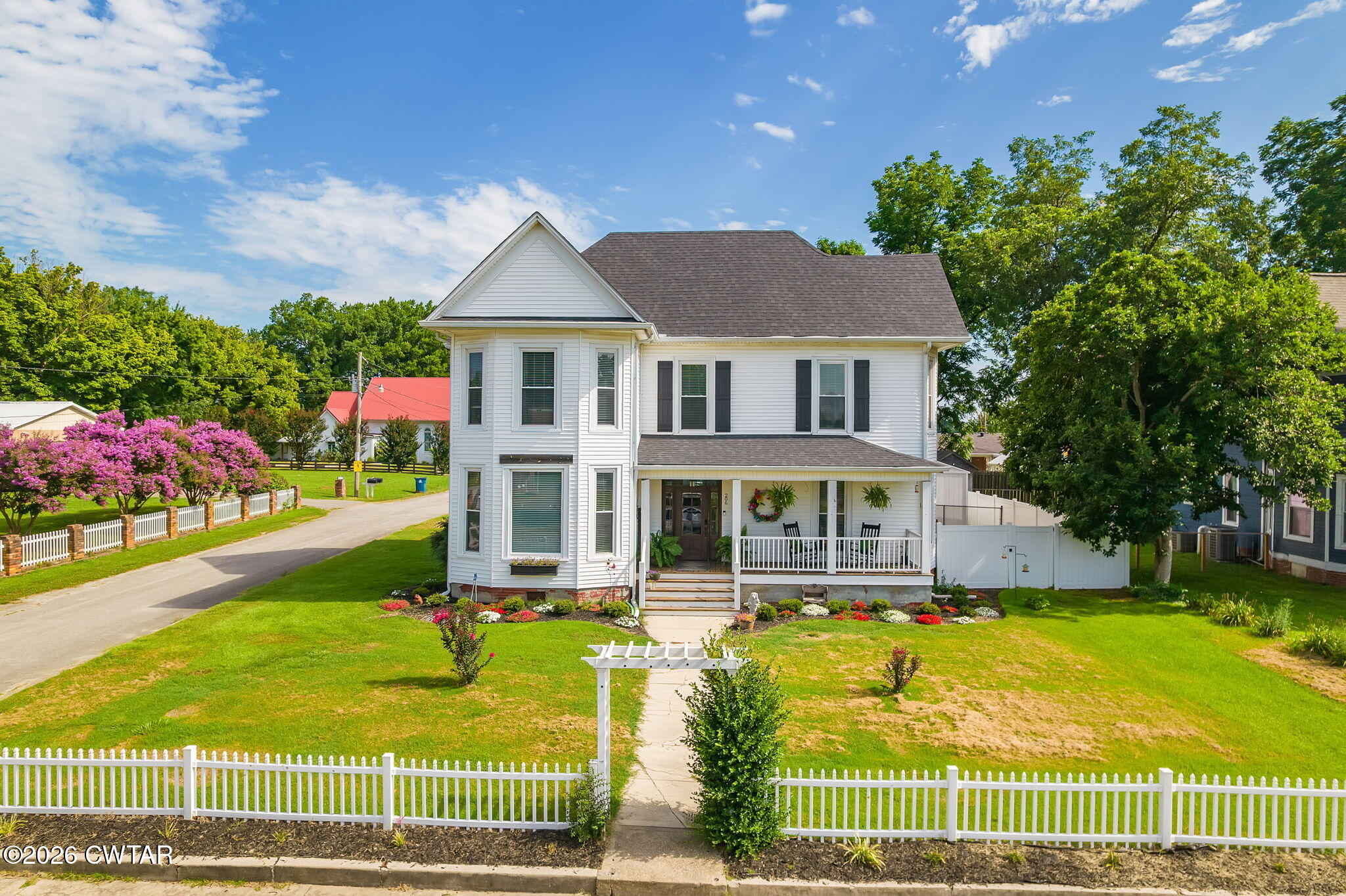 206 W Main Street — photo