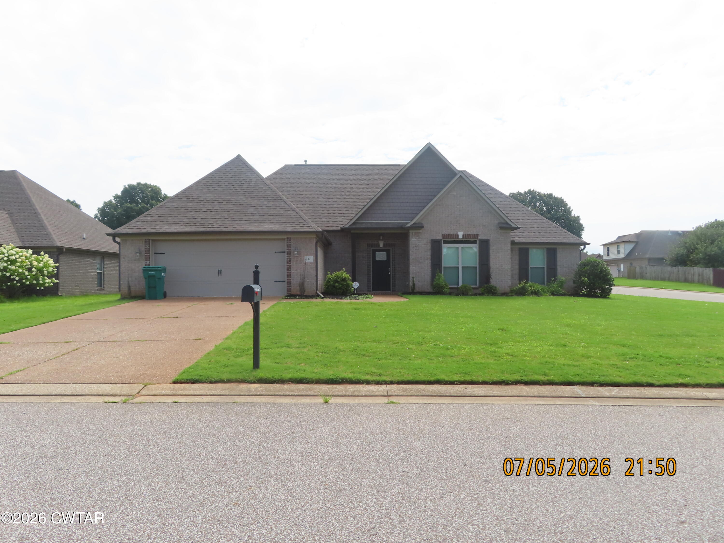 8 Garrison Drive — photo
