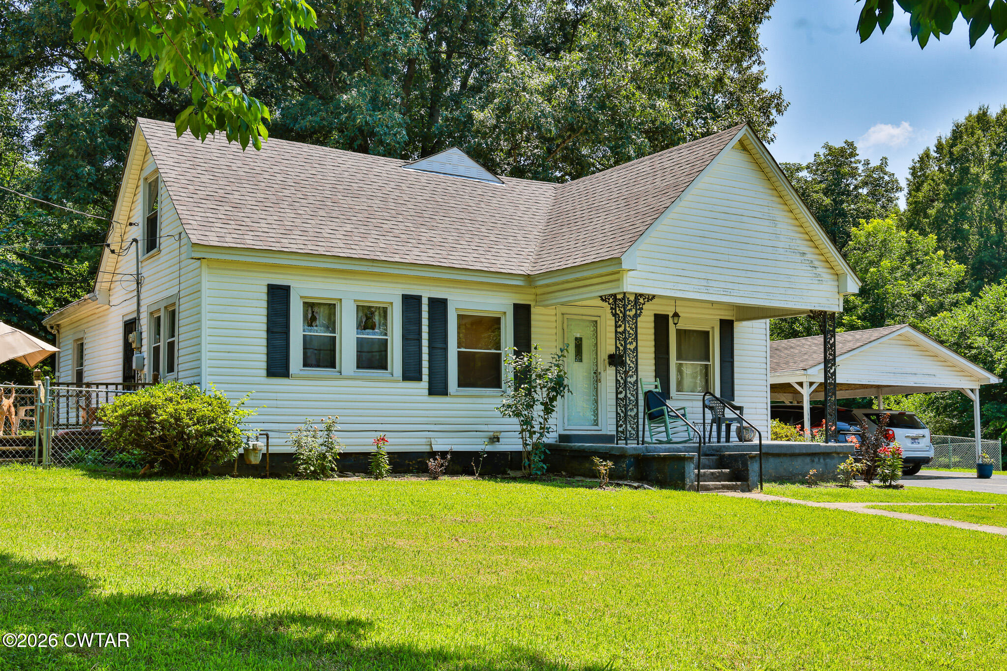 403 E College Street — photo