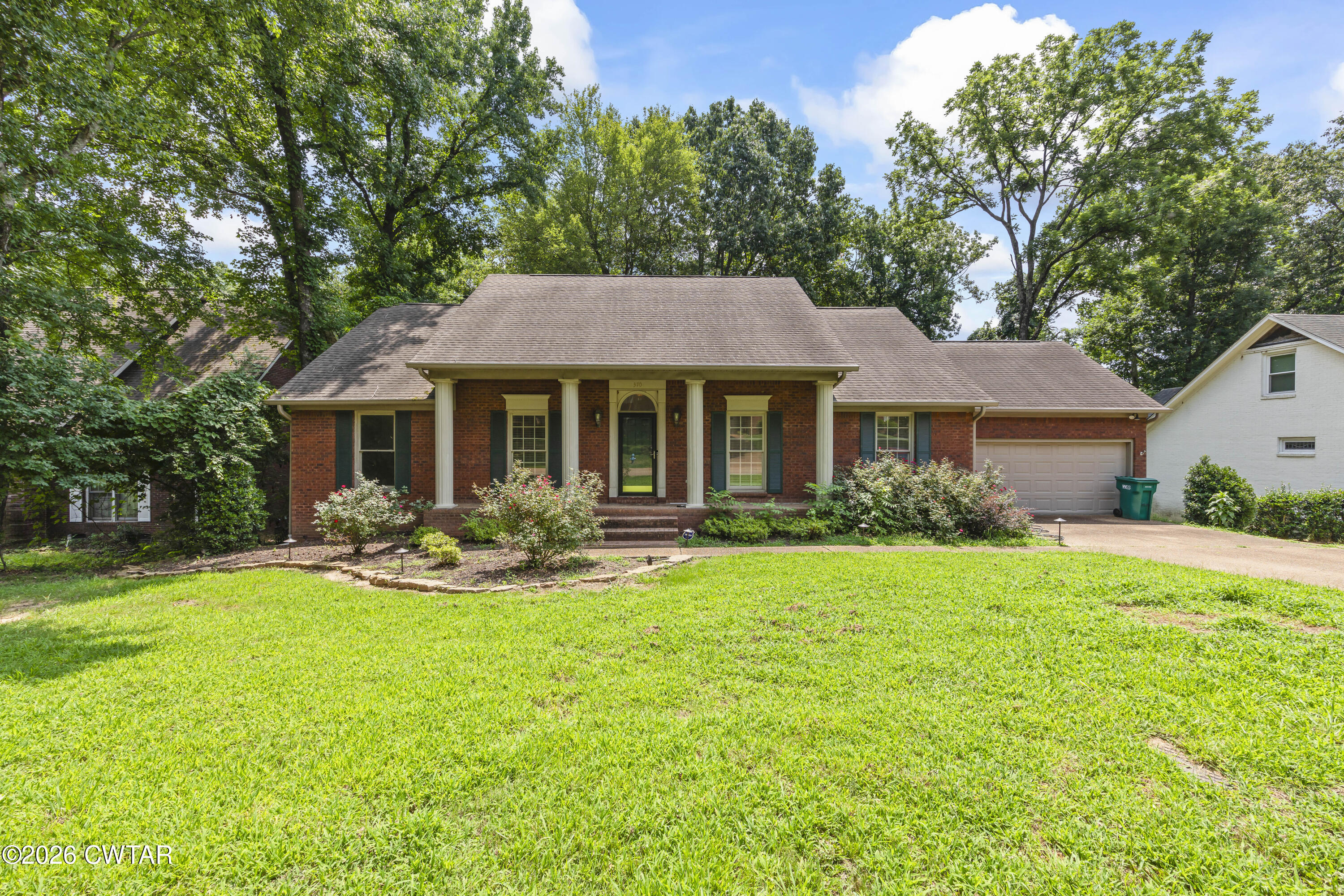 370 Weatheridge Drive — photo