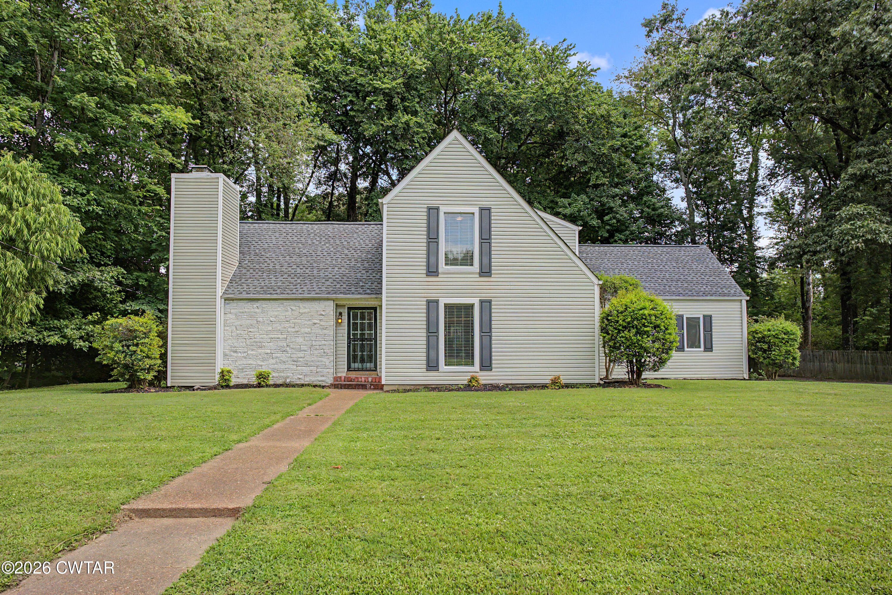 927 Creekwood Drive — photo