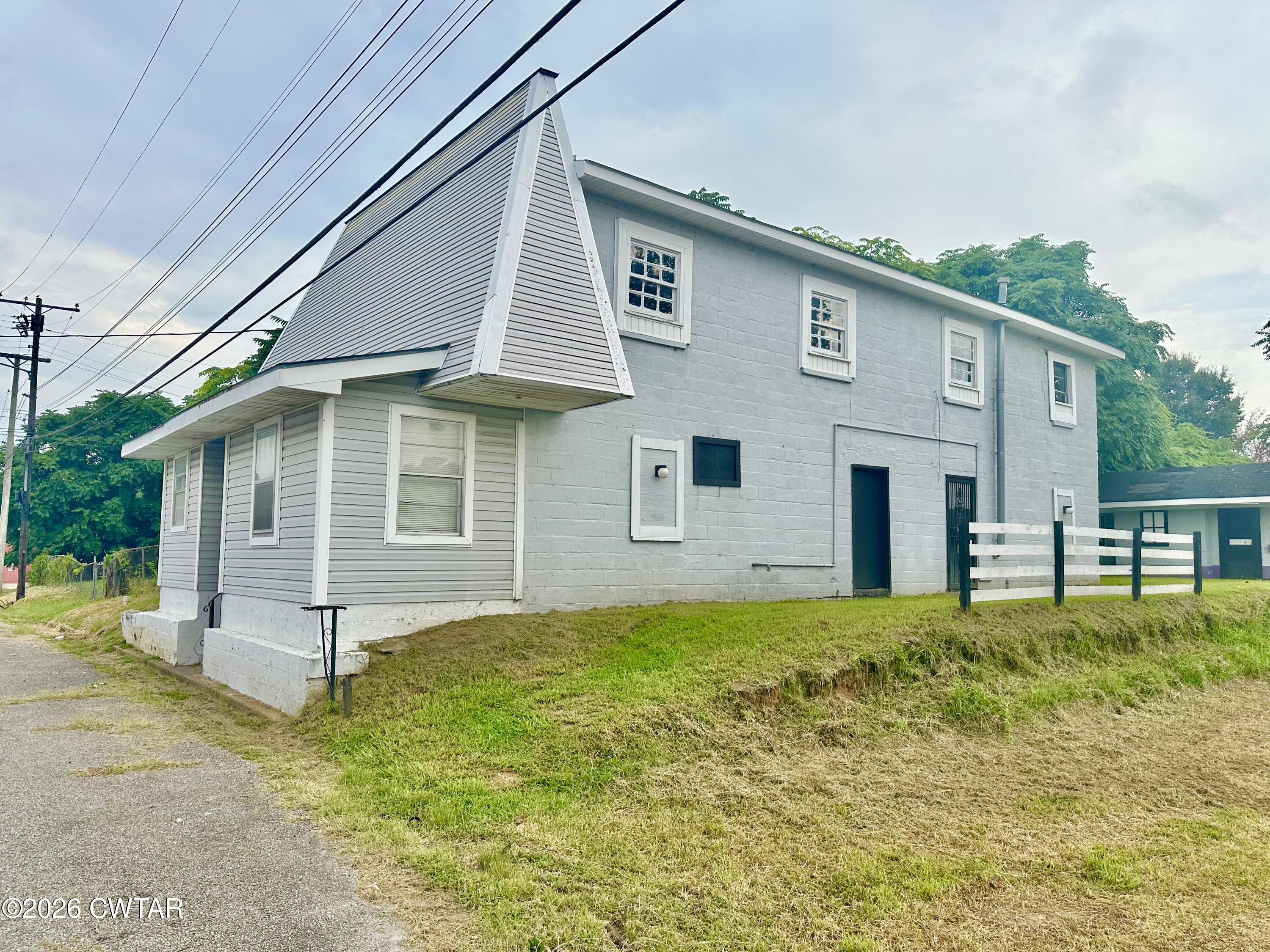 109 E Central Street — photo