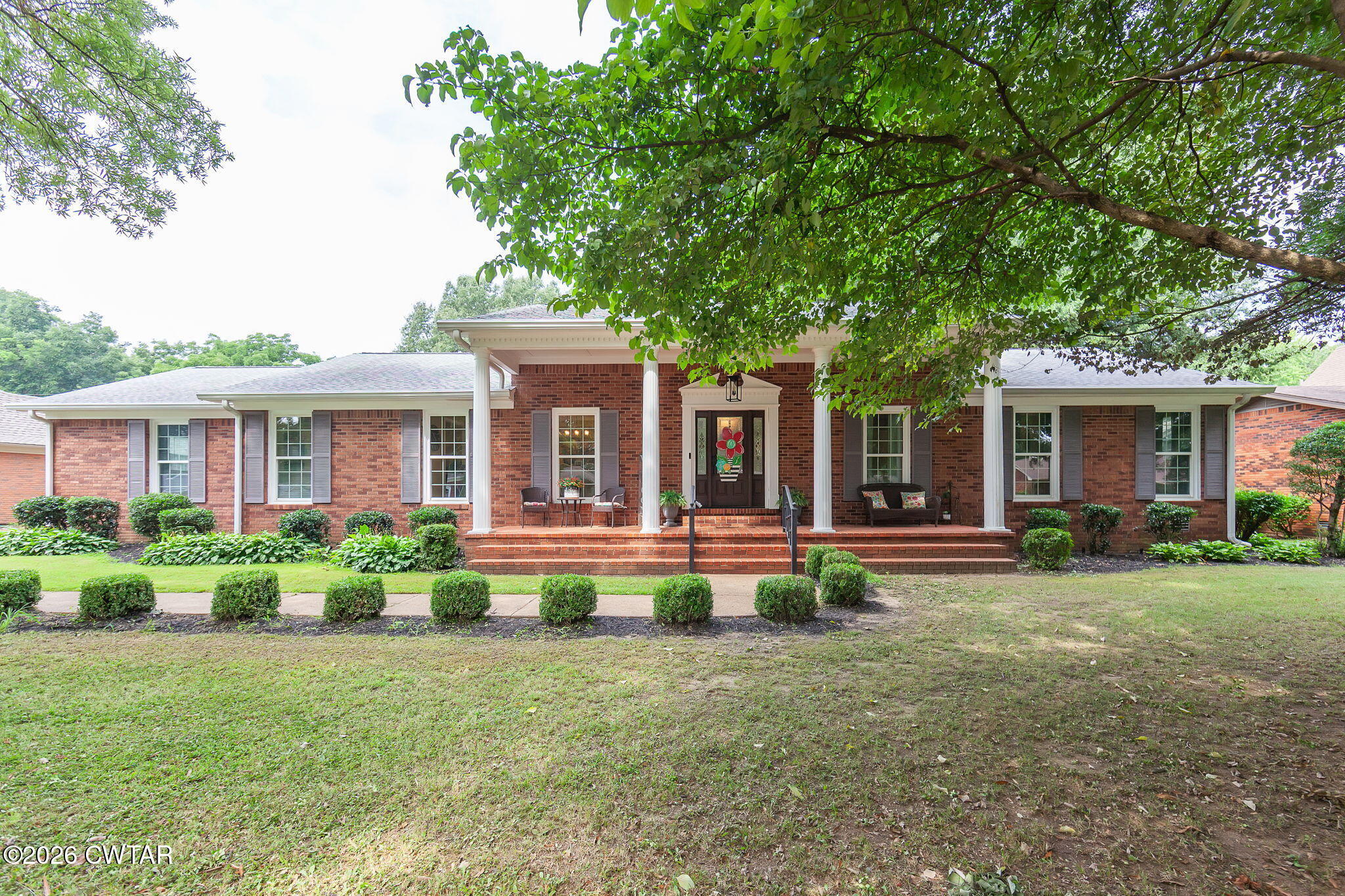 10 Broadfield — photo