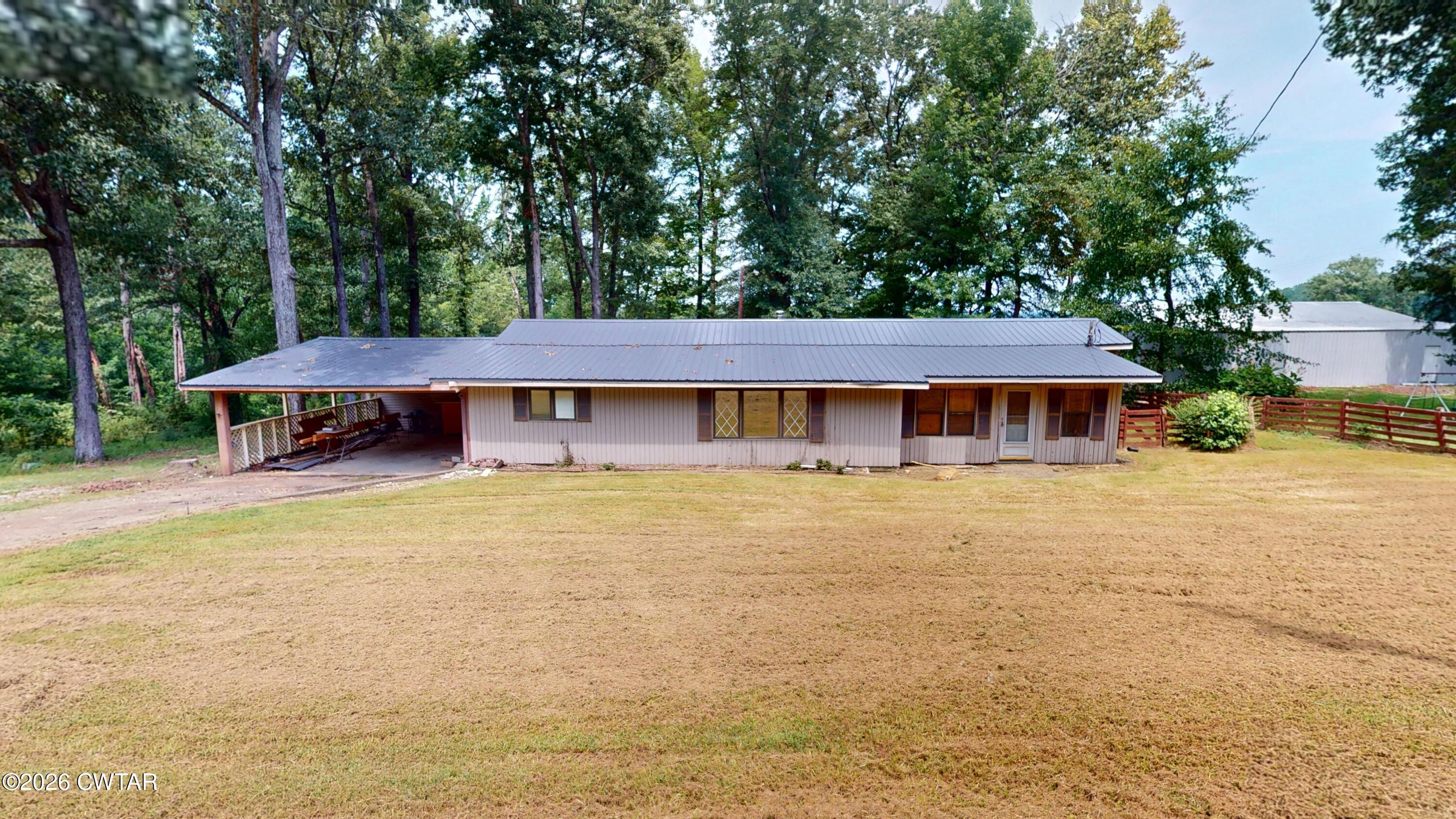 225 Jones Loop — photo