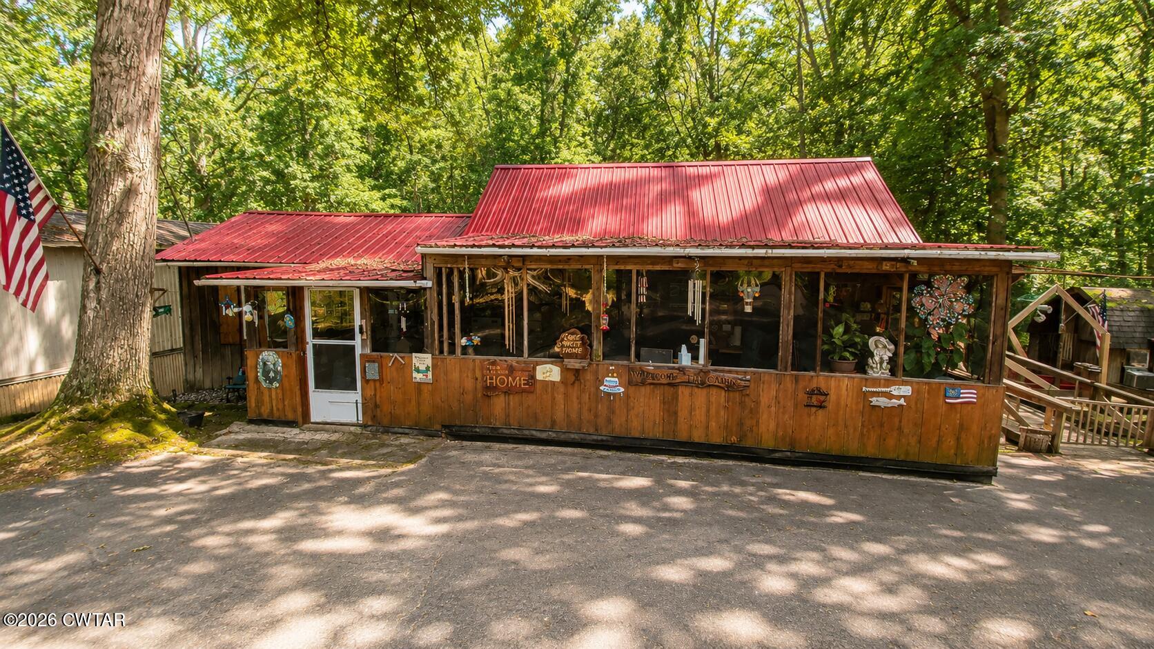 730 Lakeview Drive — photo