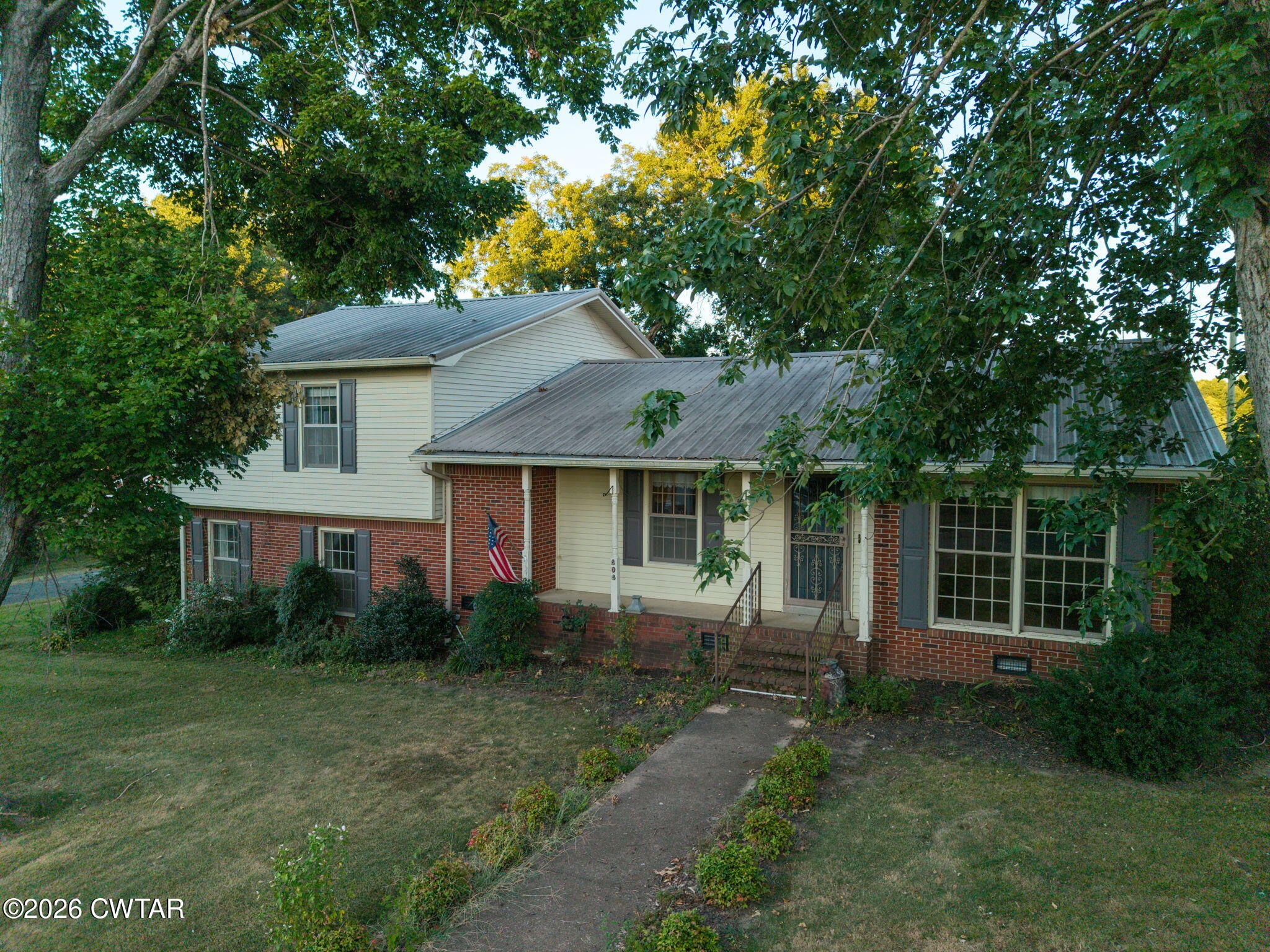 404 Callis Street — photo