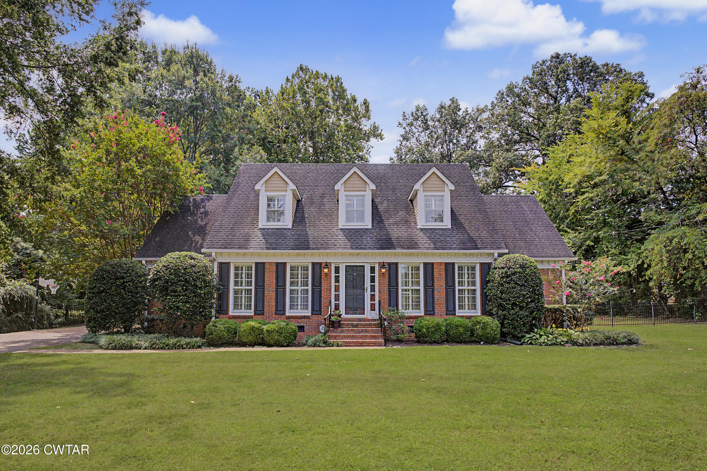 604 Oak Hill Drive — photo