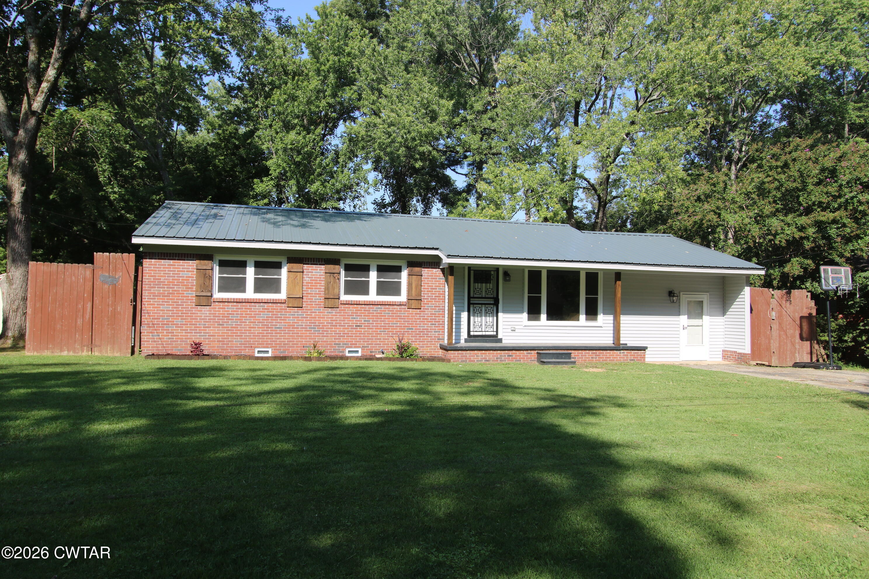 8023 Hillcrest Drive — photo