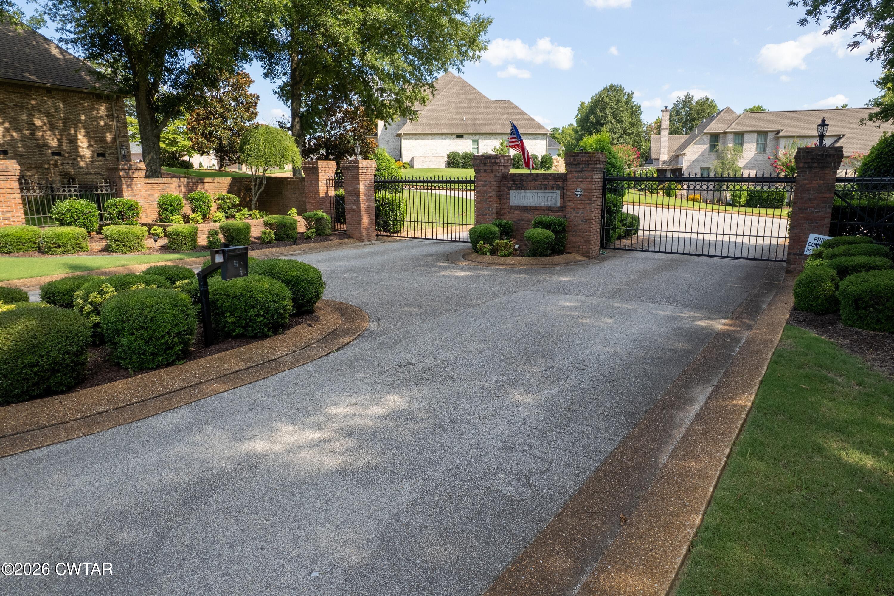 172 Wyndhurst Drive — photo