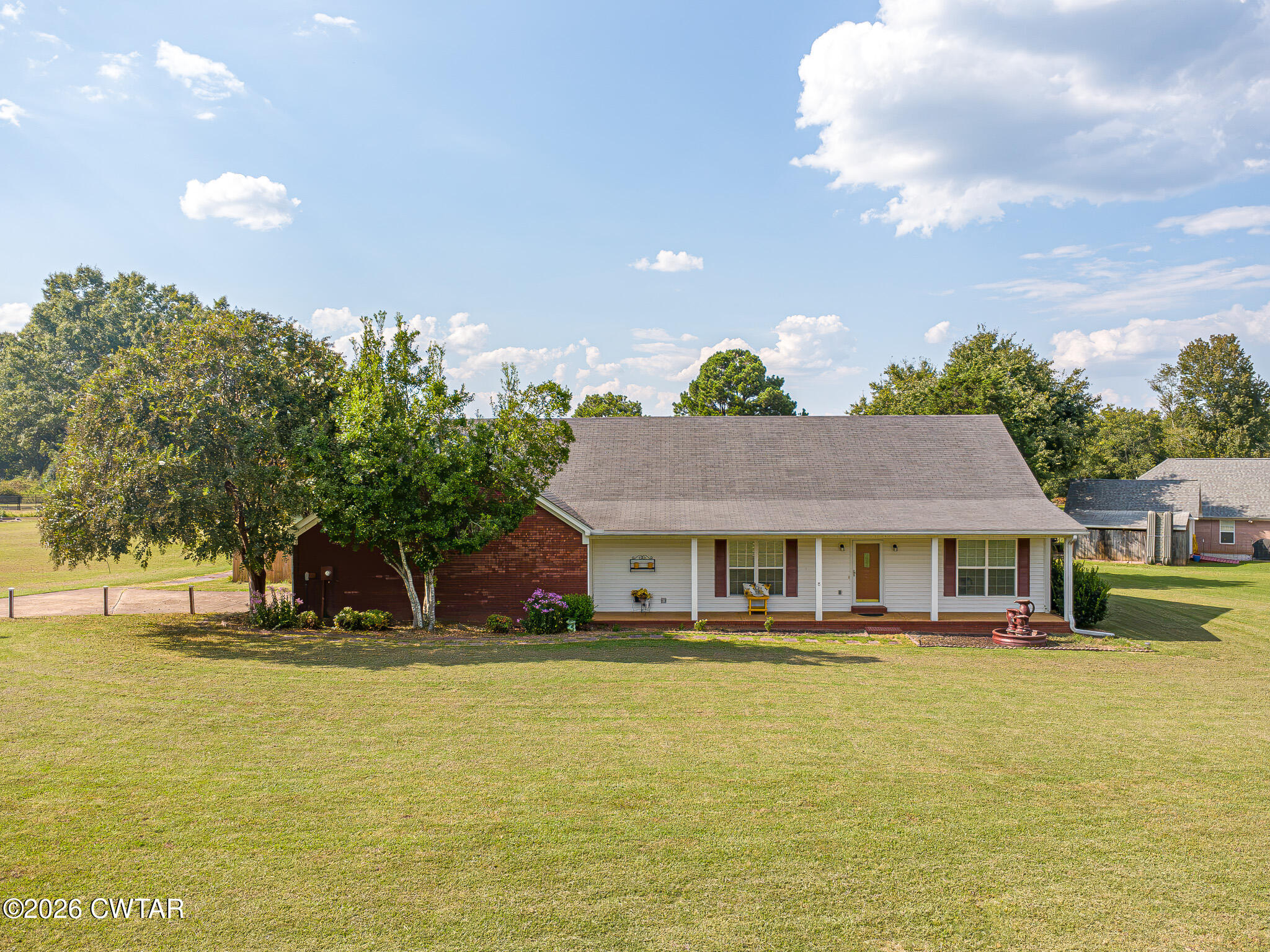 905 Golf Drive — photo