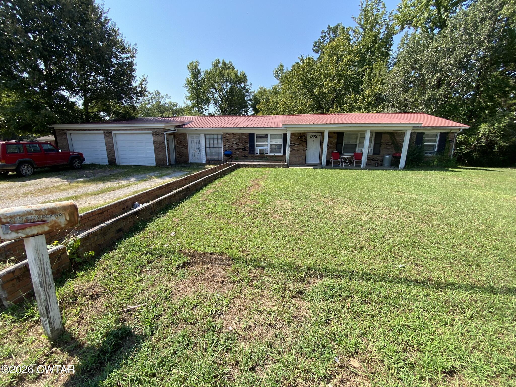 825 Woodland Drive — photo