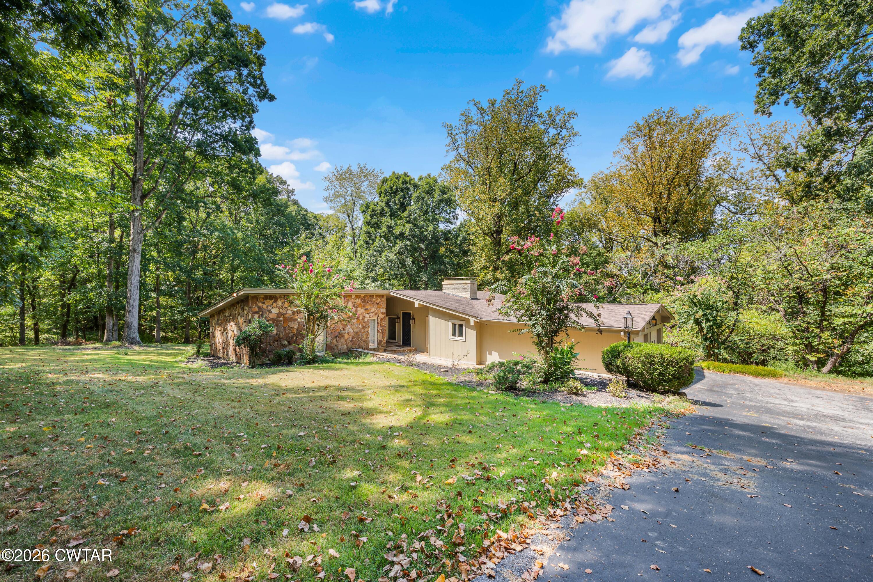 75 Tall Oaks Drive — photo