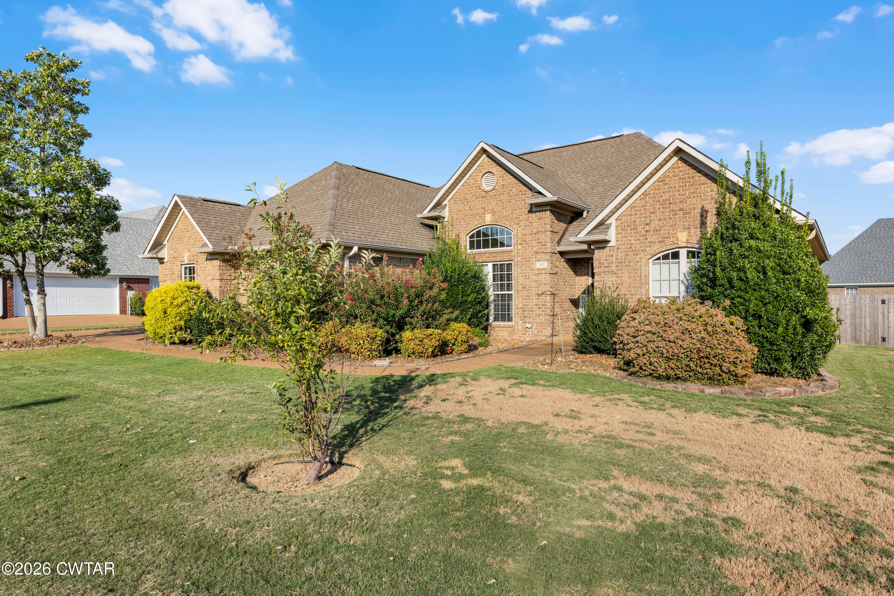 392 Summit Drive — photo