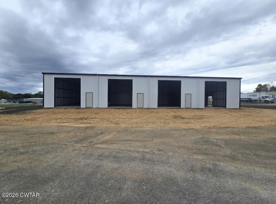 32 Warehouse Courtyard — photo