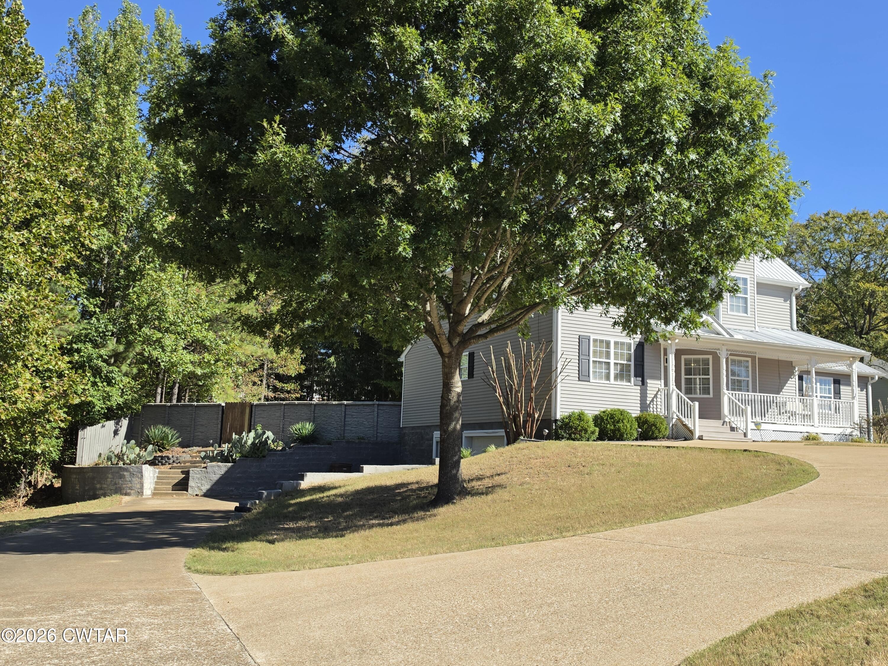 486 Lakeshore Drive — photo