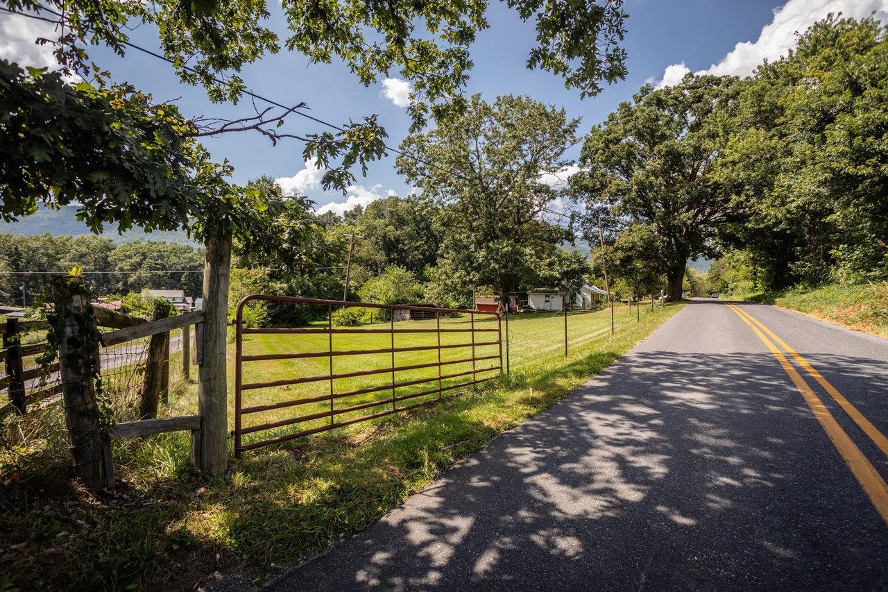 1557 Rinacas Corner Road, Shenandoah, VA 22849