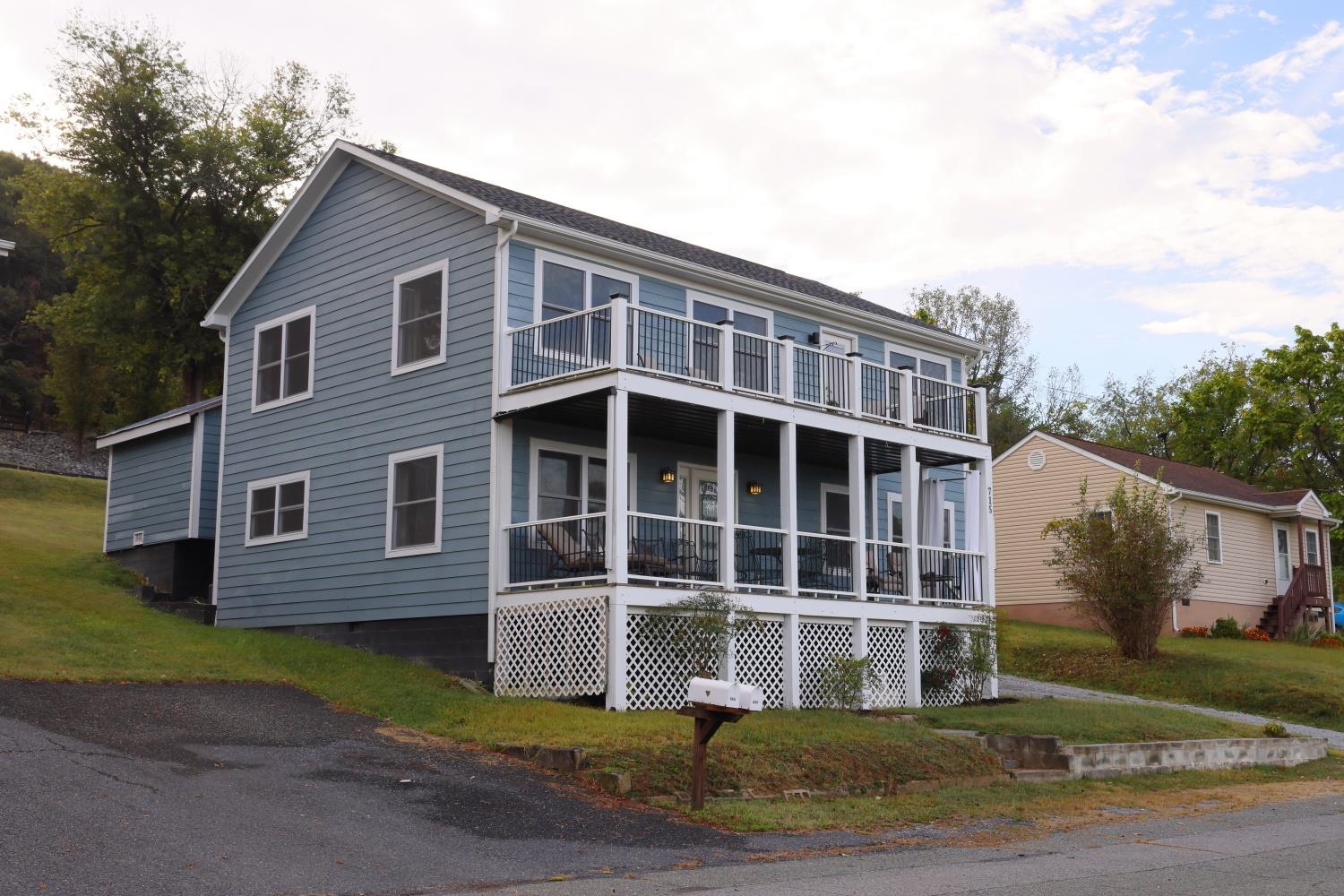 715 Amherst Rd — photo