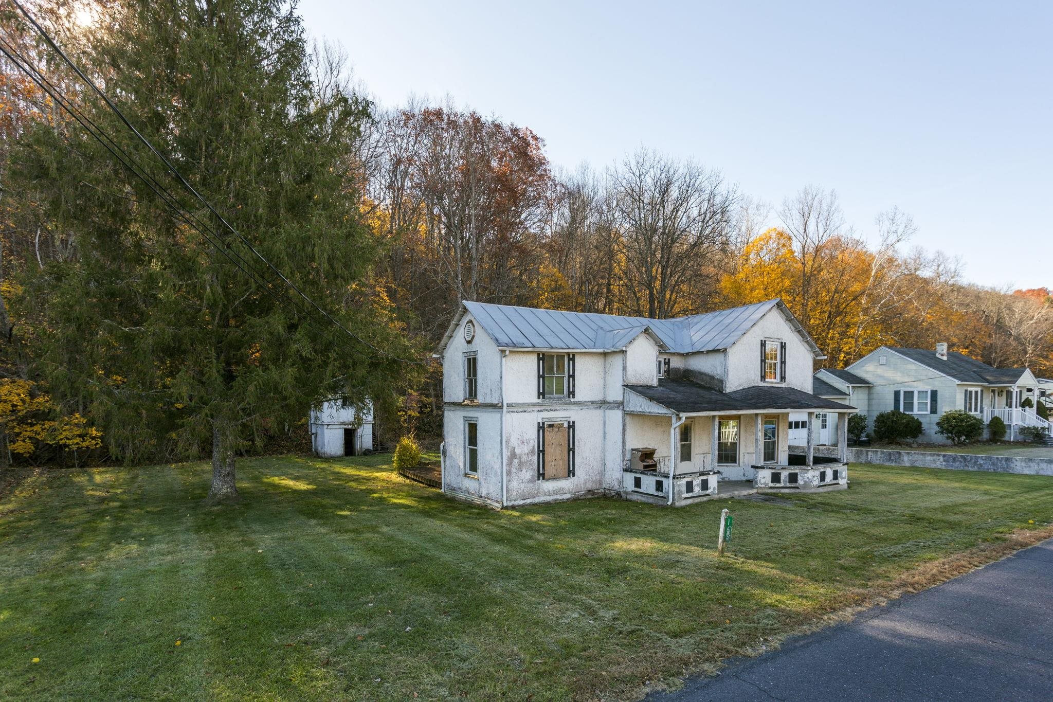 165 W Railroad Ave — photo