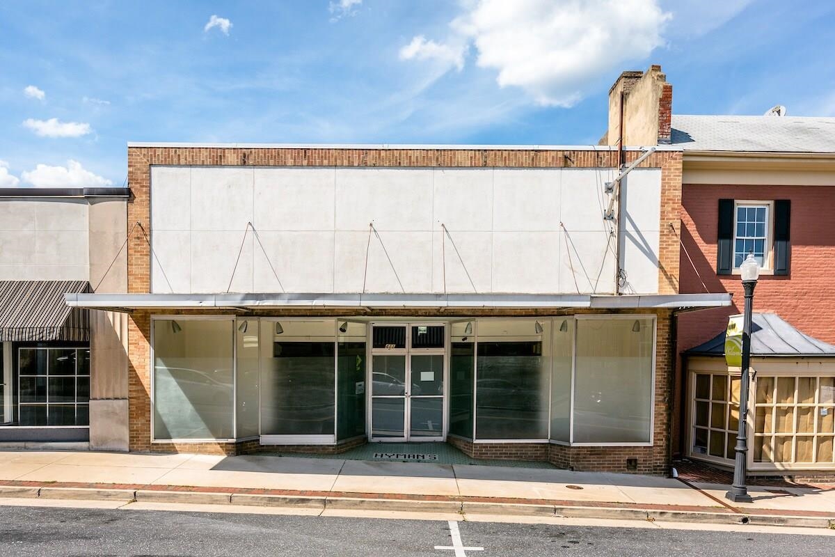 411 W Main St — photo