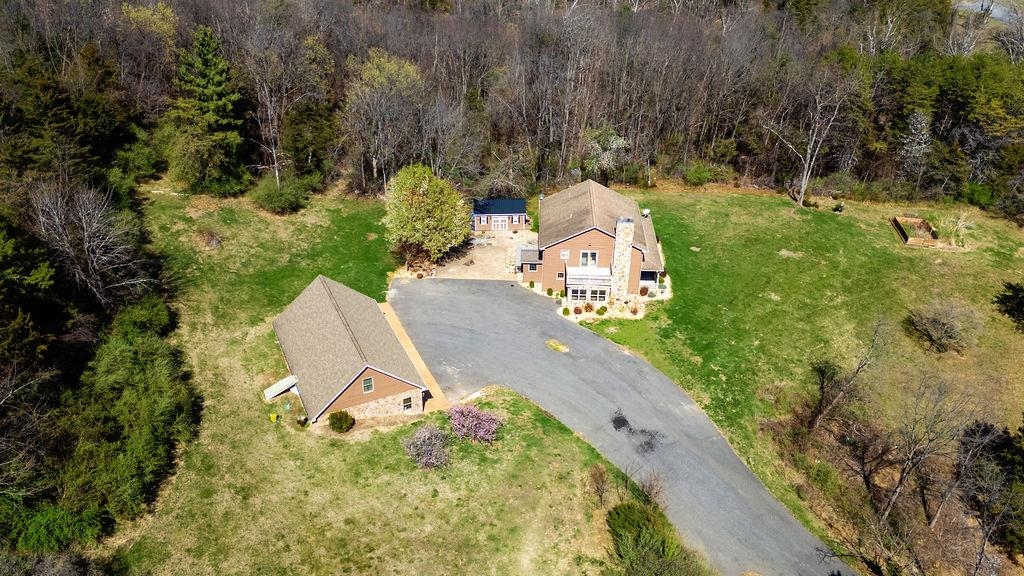 840 Commerce Rd — photo
