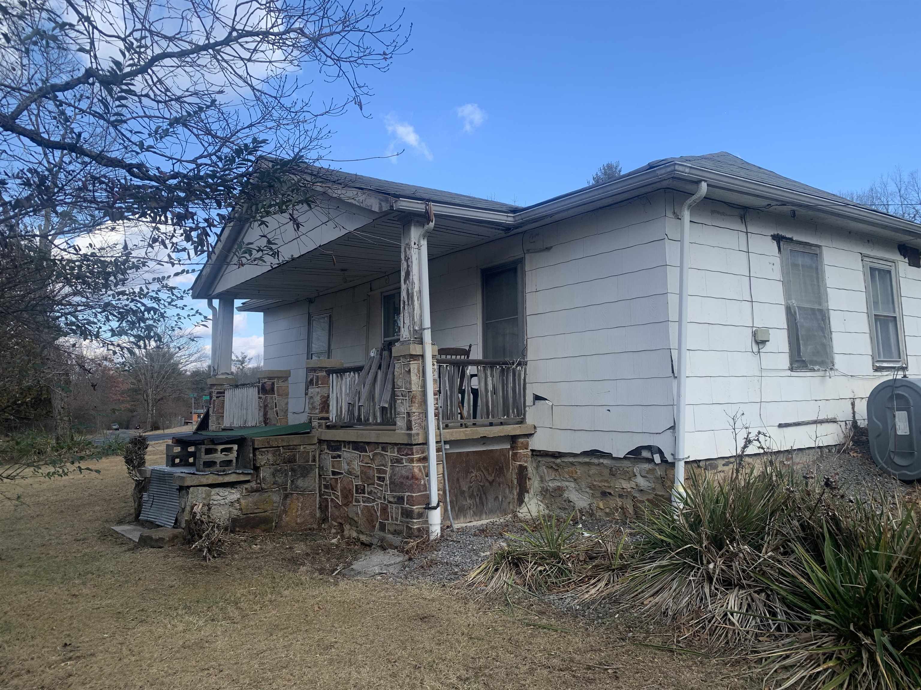 100 Edgewood Dr — photo