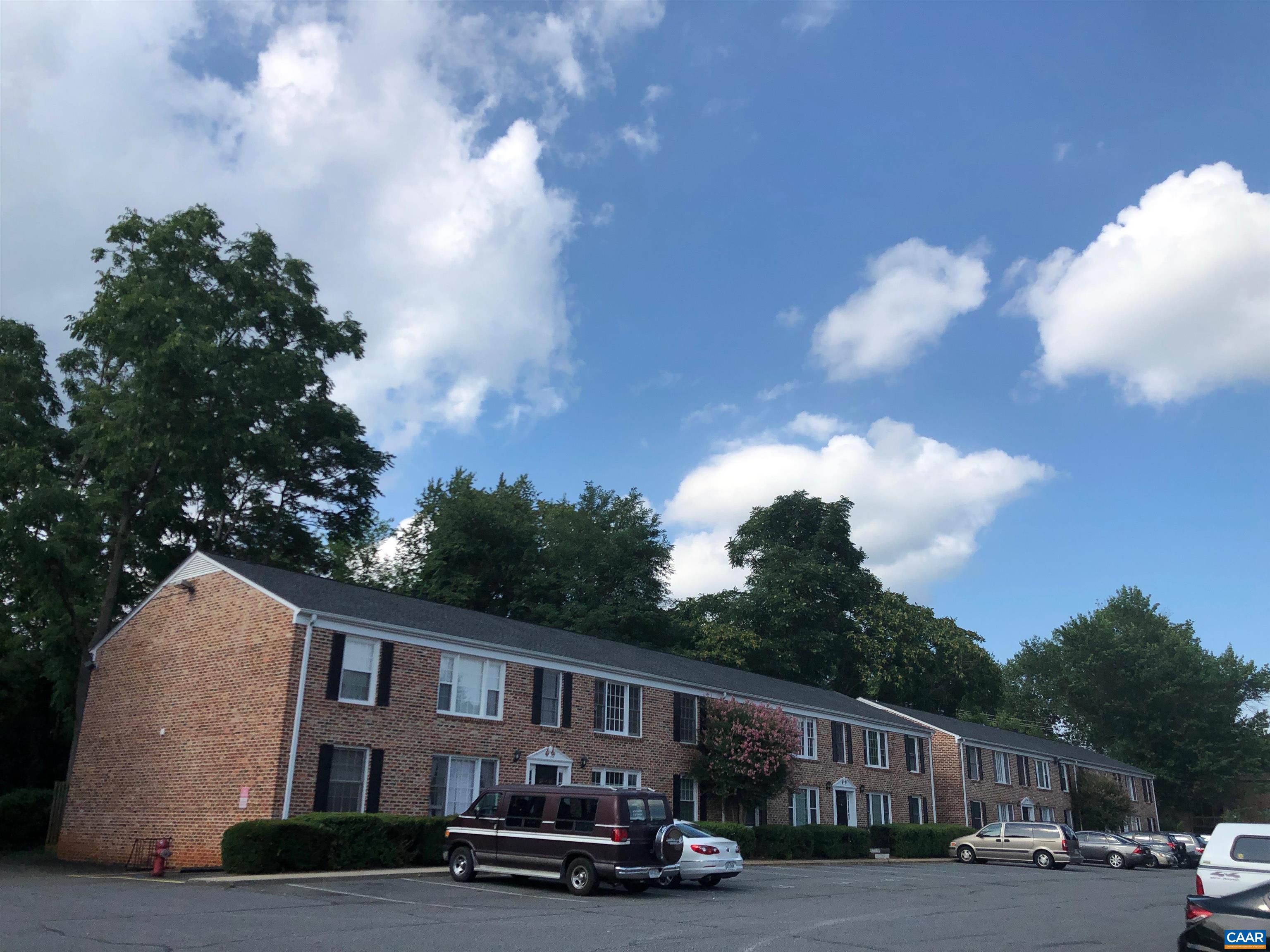 2517 Hydraulic Rd 66 — photo