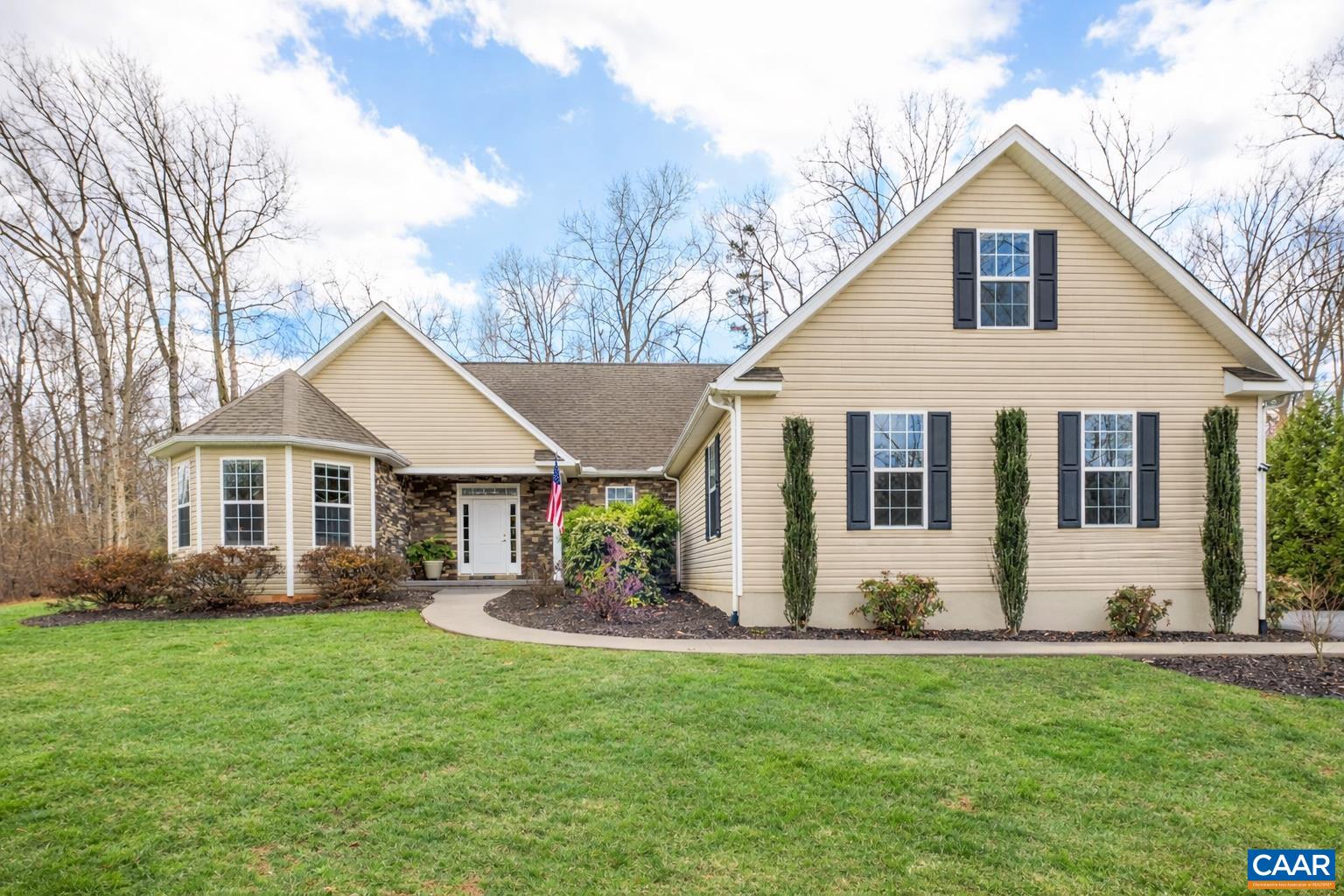 612 London Ct — photo