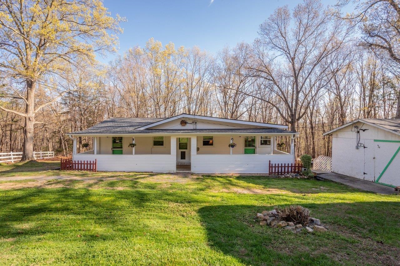 160 Gale Ln — photo