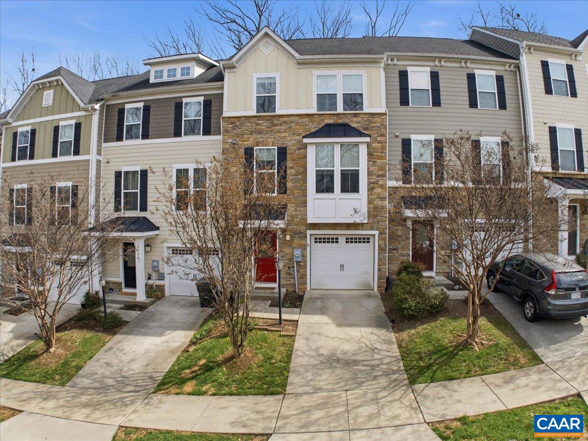 2054 Bethpage Ct — photo