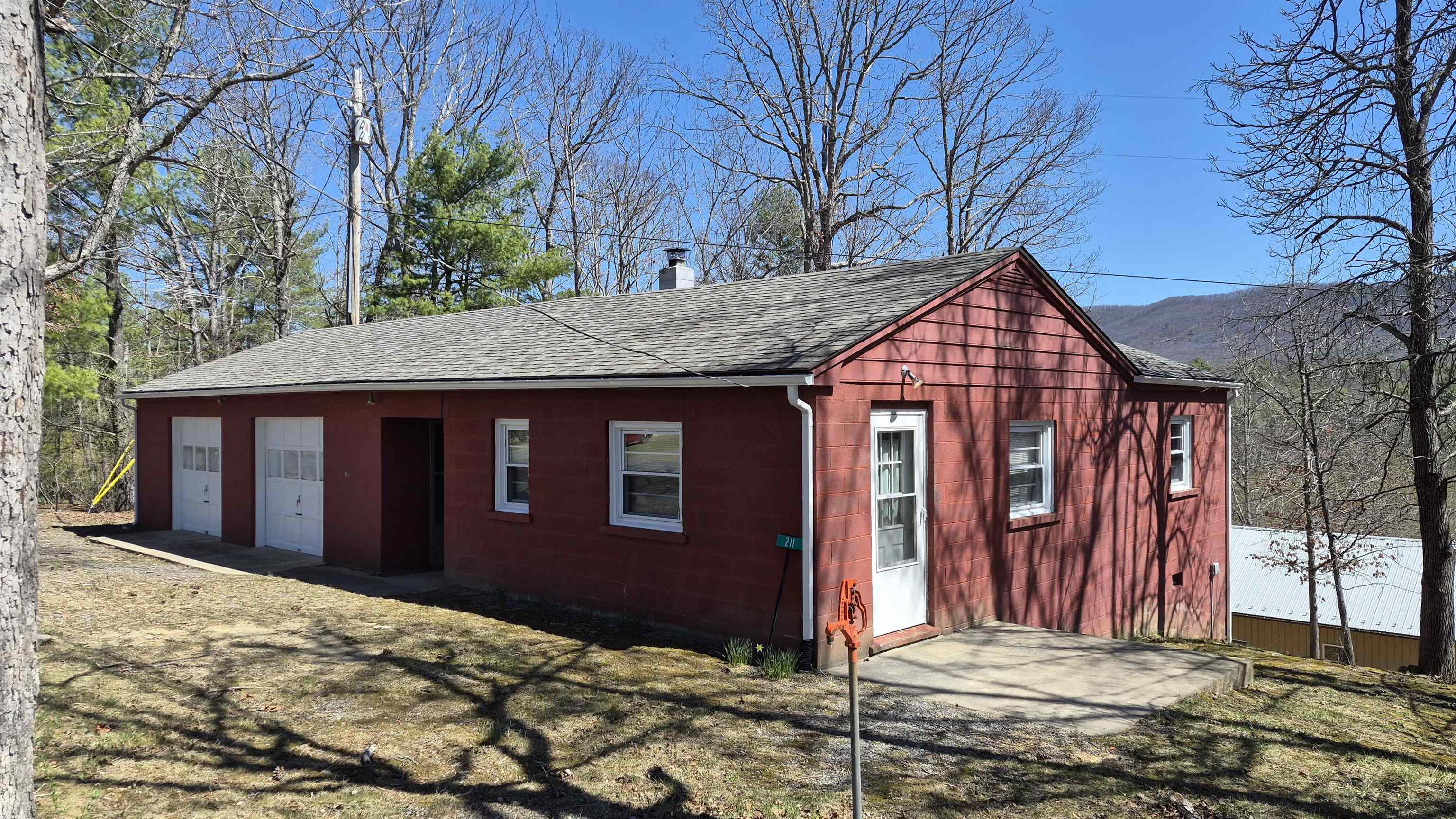 211 Watertank Rd — photo