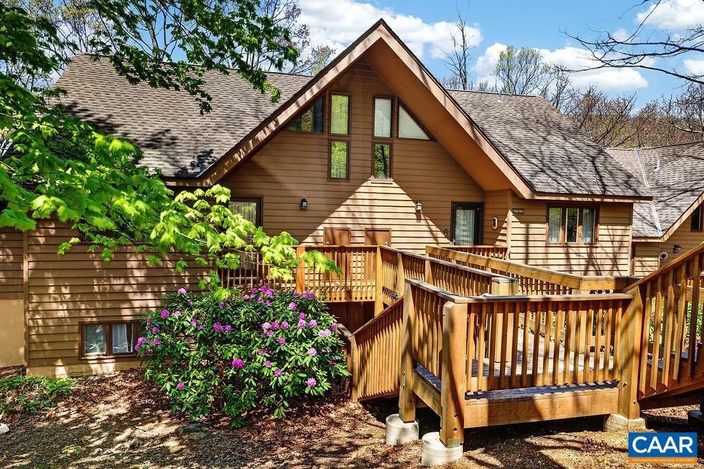 762 Laurelwood Condos — photo