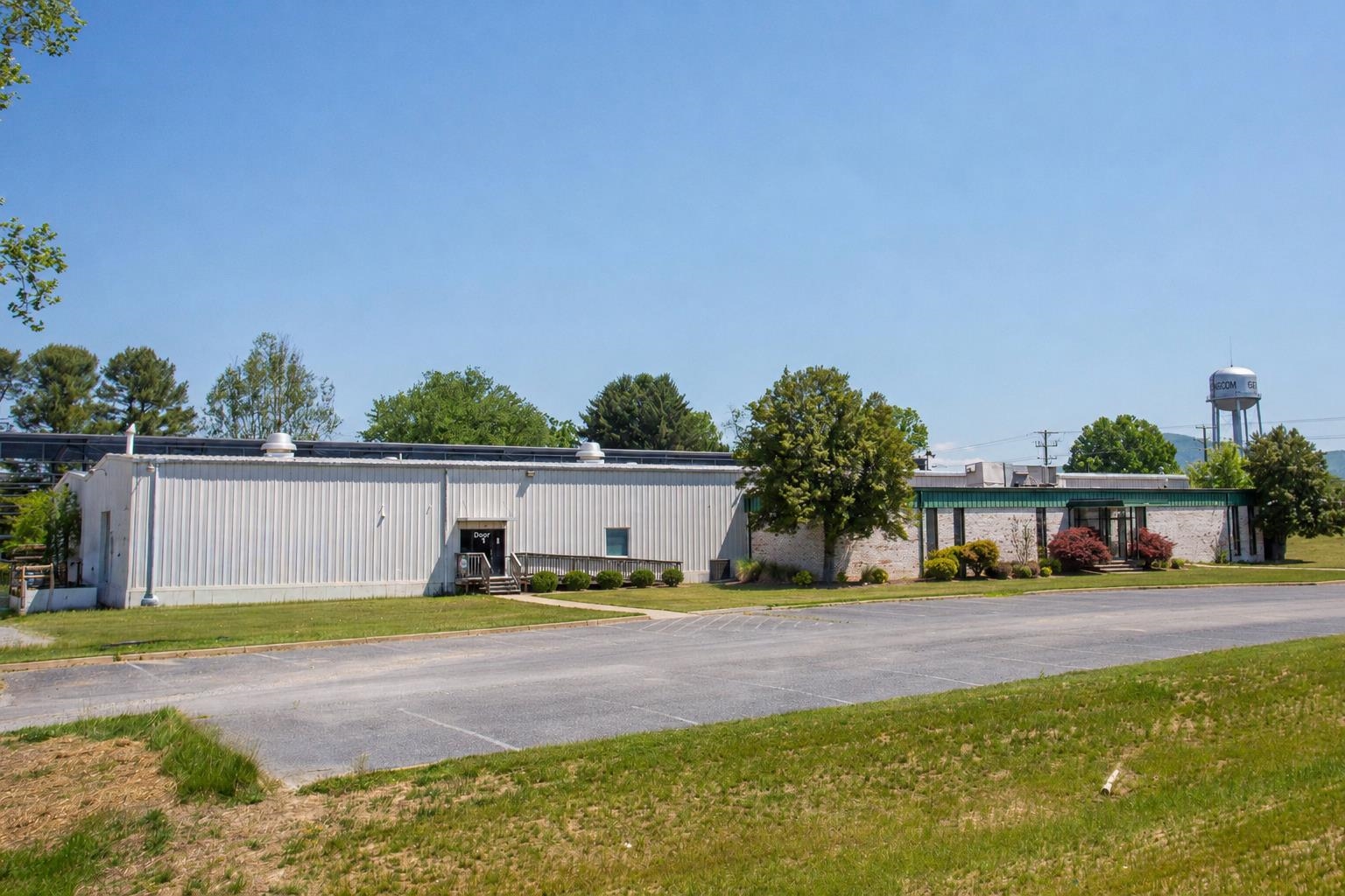 1401 Hopeman Pkwy — photo