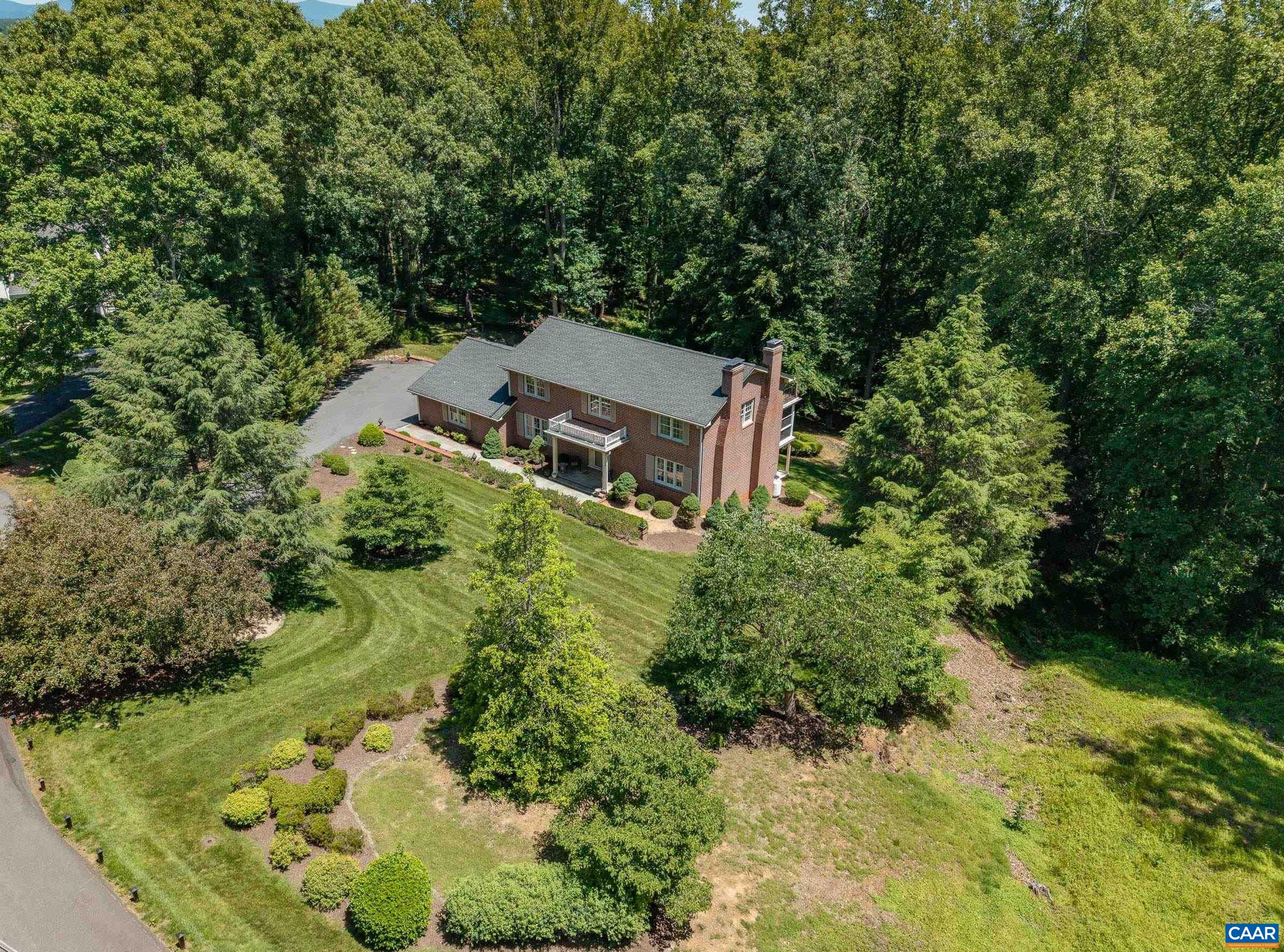 985 Tanglewood Rd — photo
