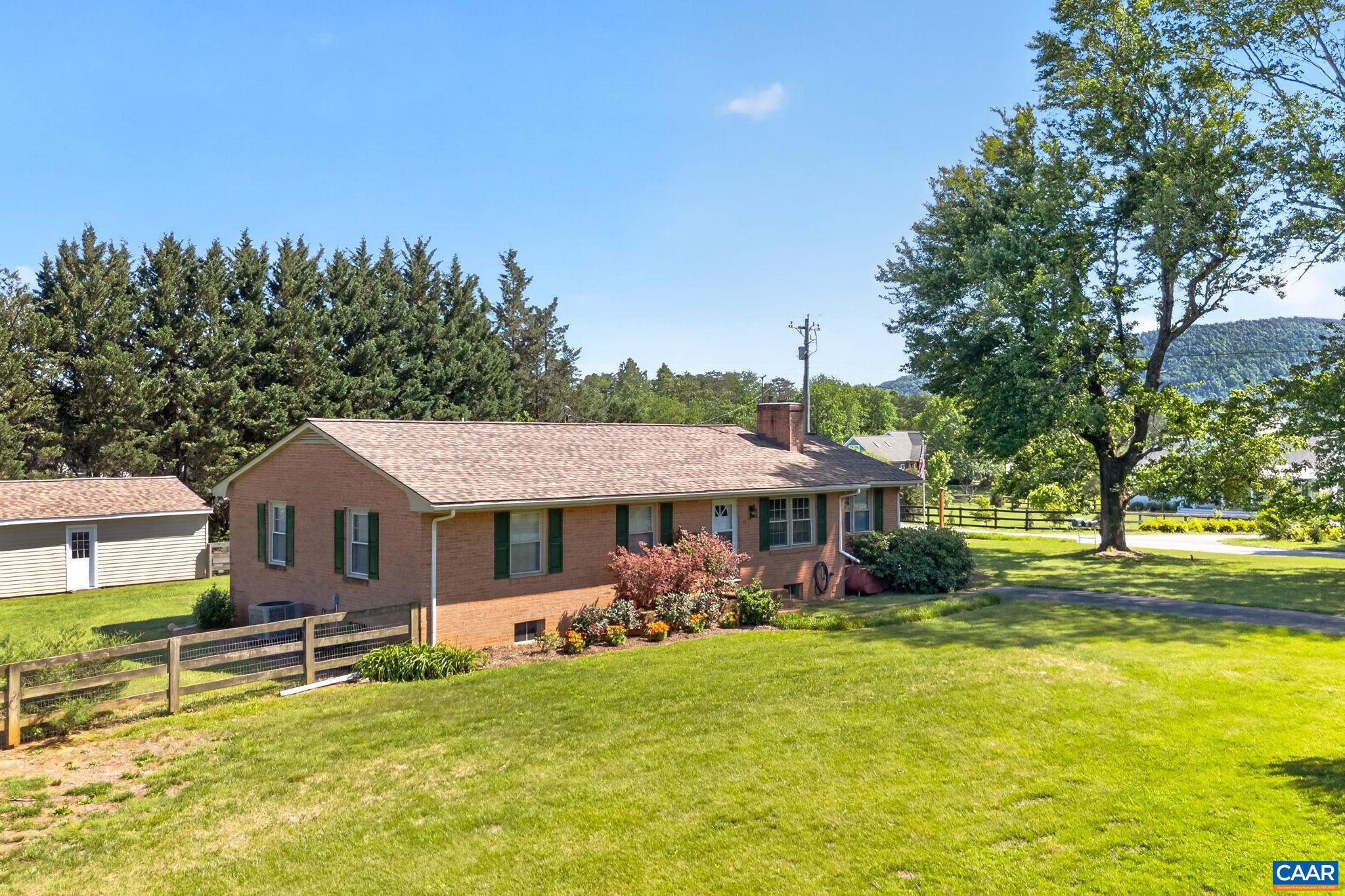 18 Windy Acres Cir — photo