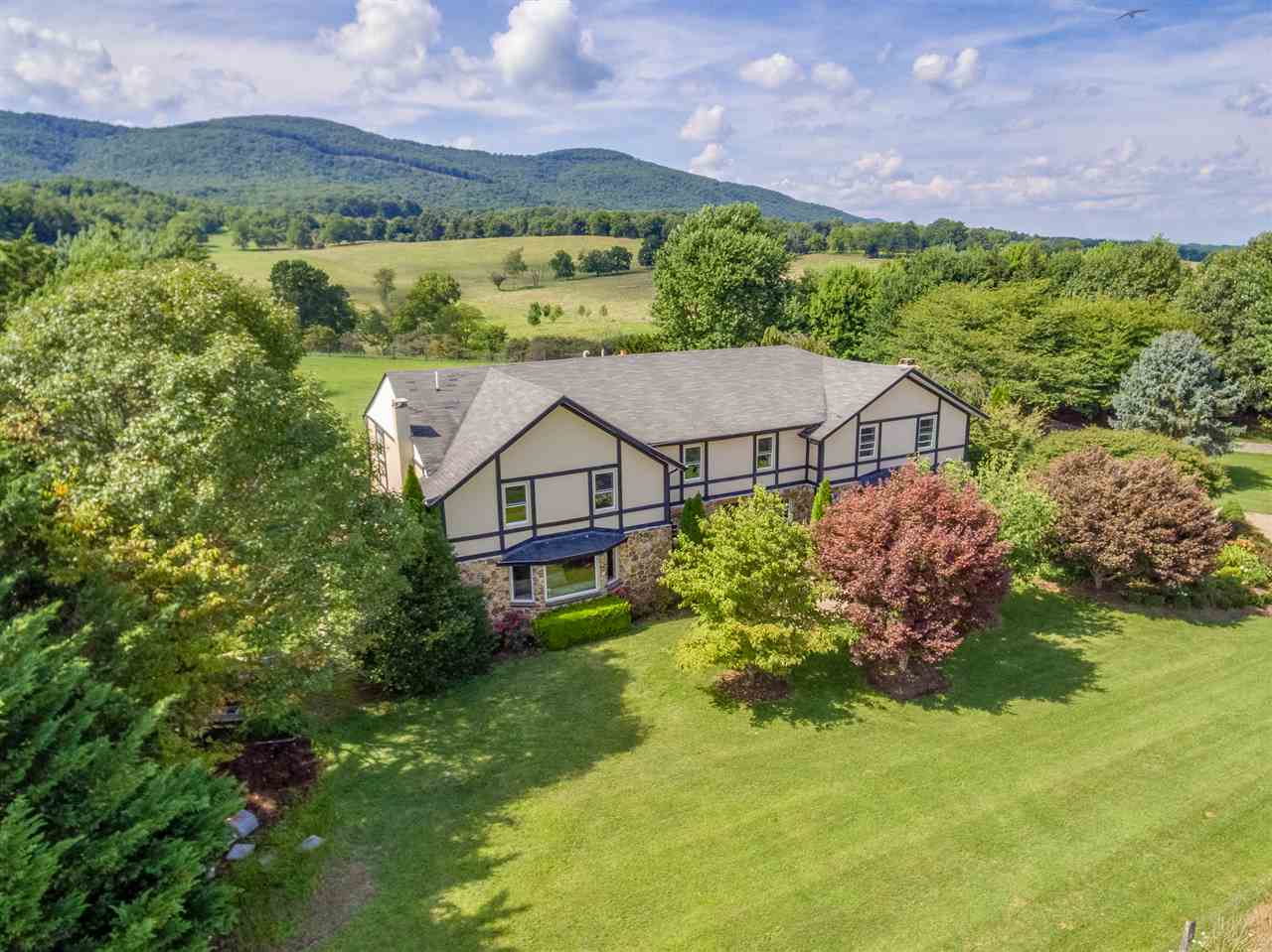 229 Summerdean Rd — photo