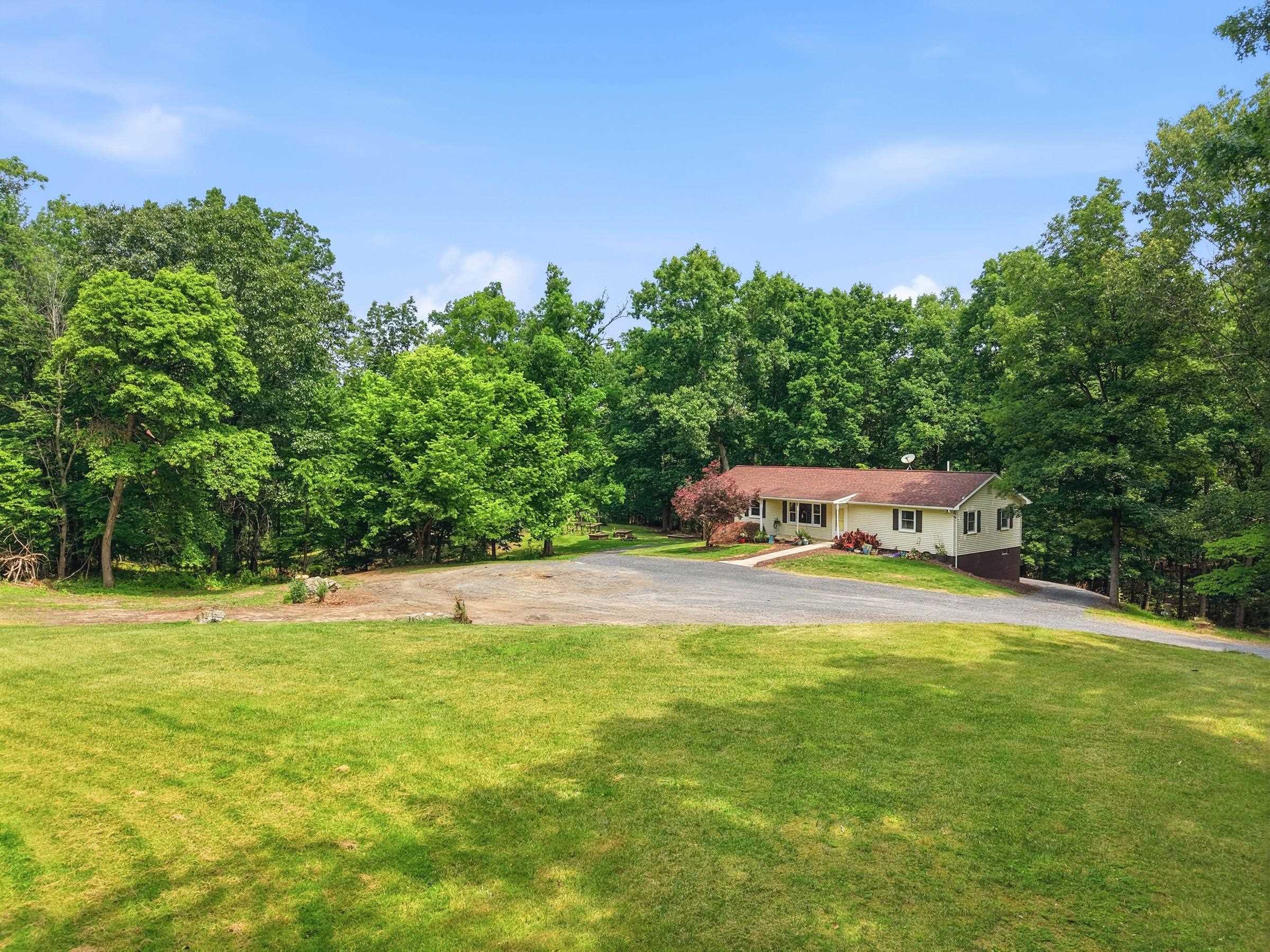 356 White Oak Ln — photo