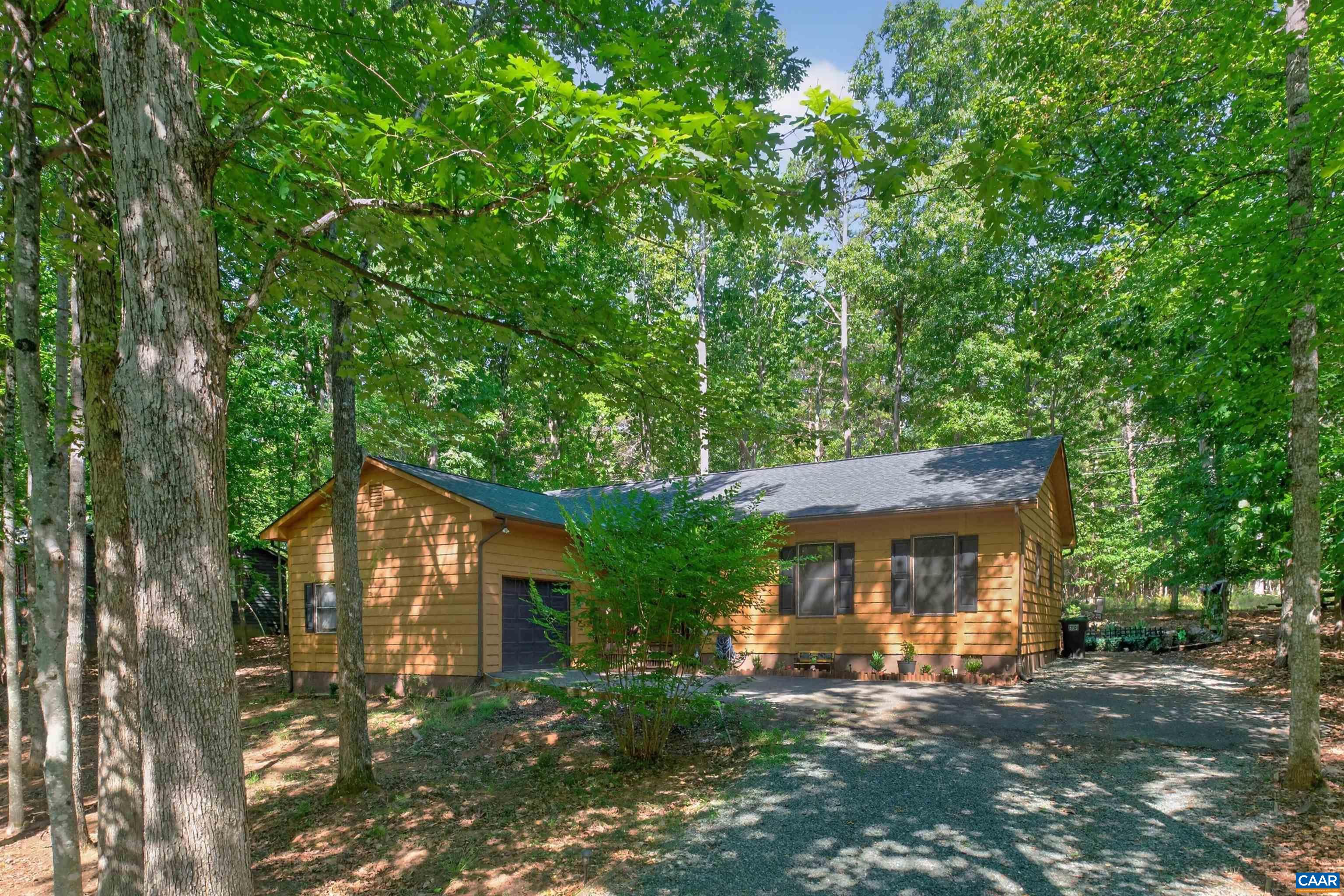 377 Jefferson Dr — photo