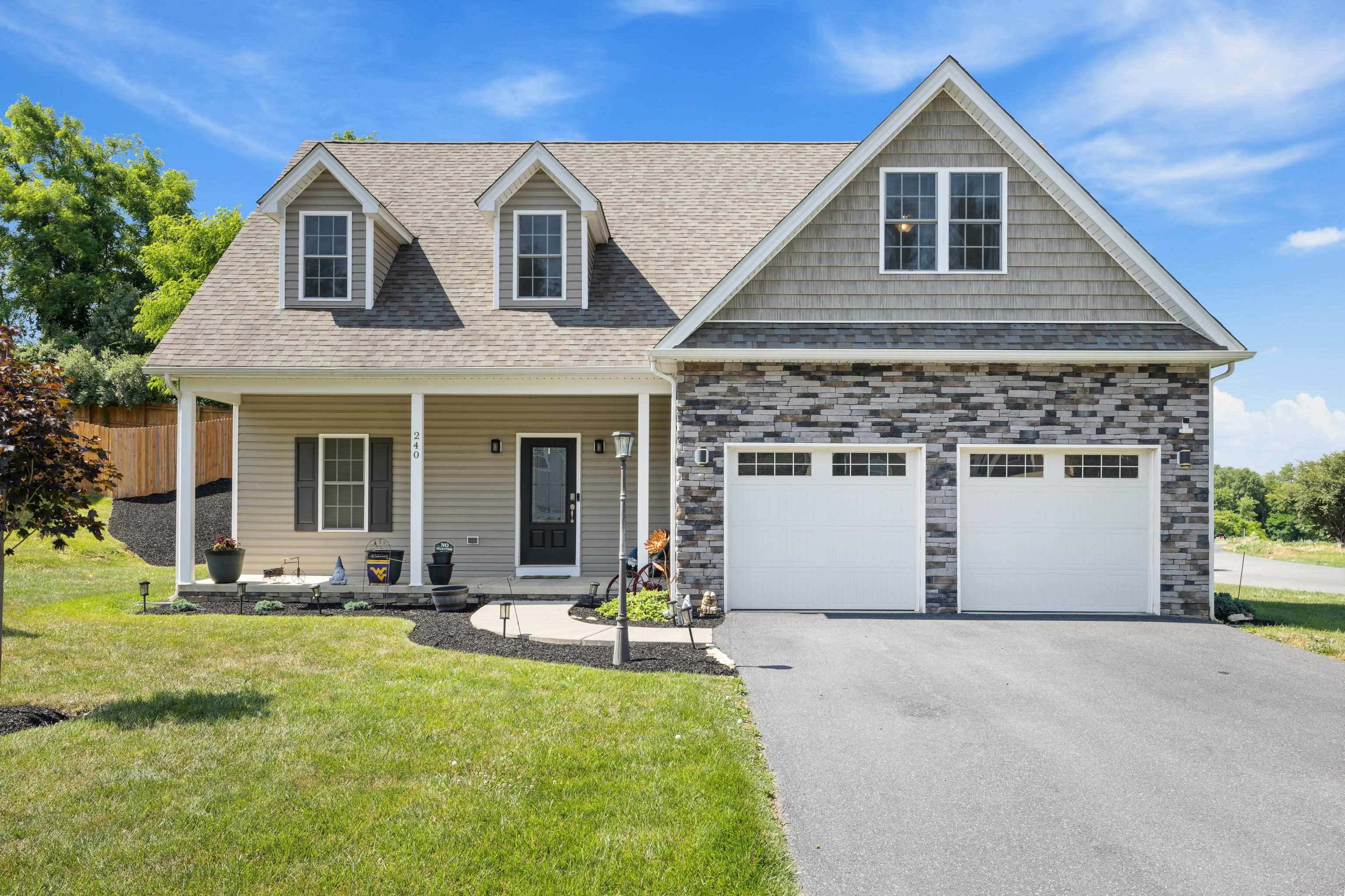 240 Claybrook Dr — photo