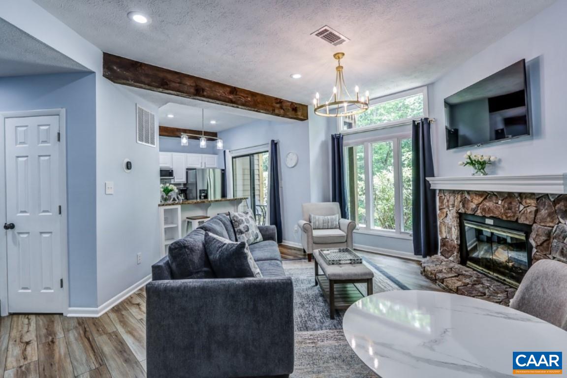 740 Laurelwood Condos — photo