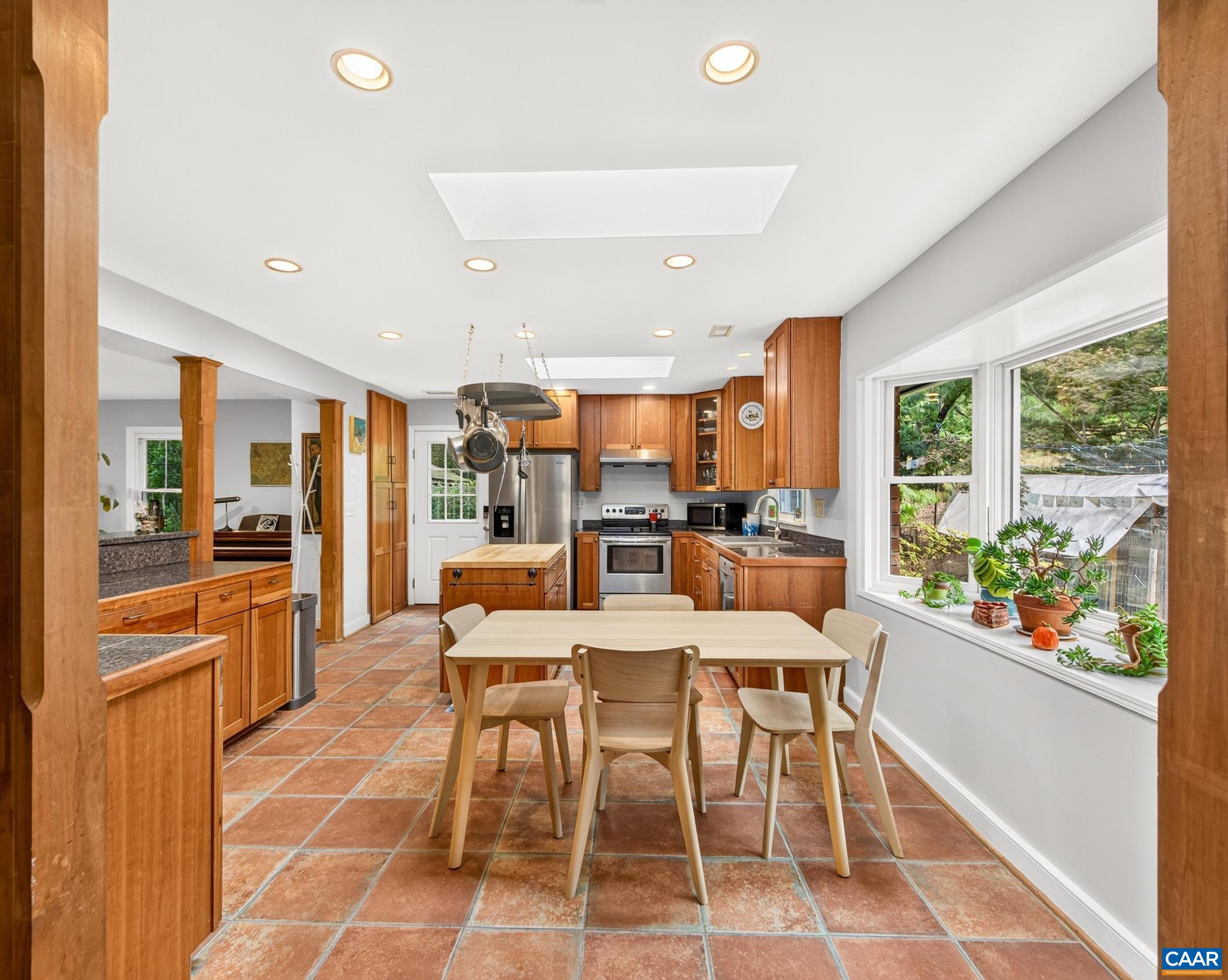 340 Key West Dr — photo