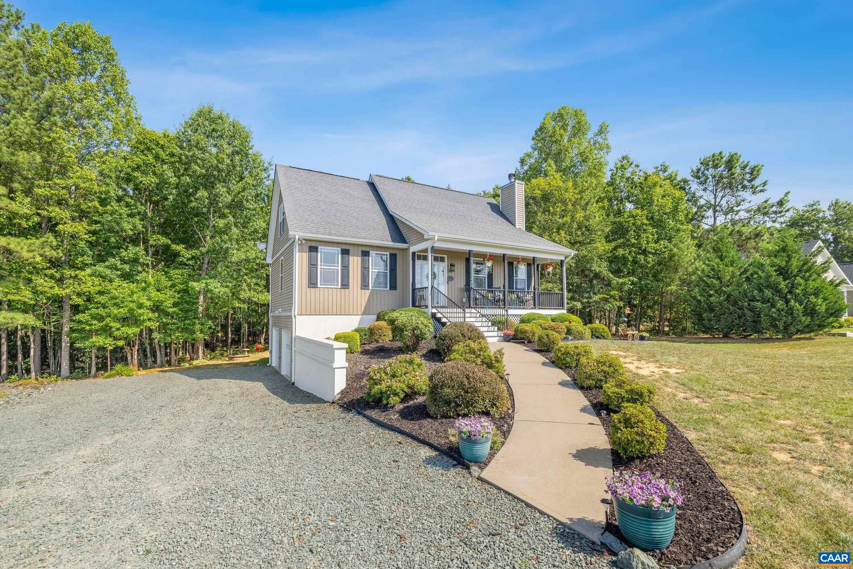 306 Rosewood Dr — photo